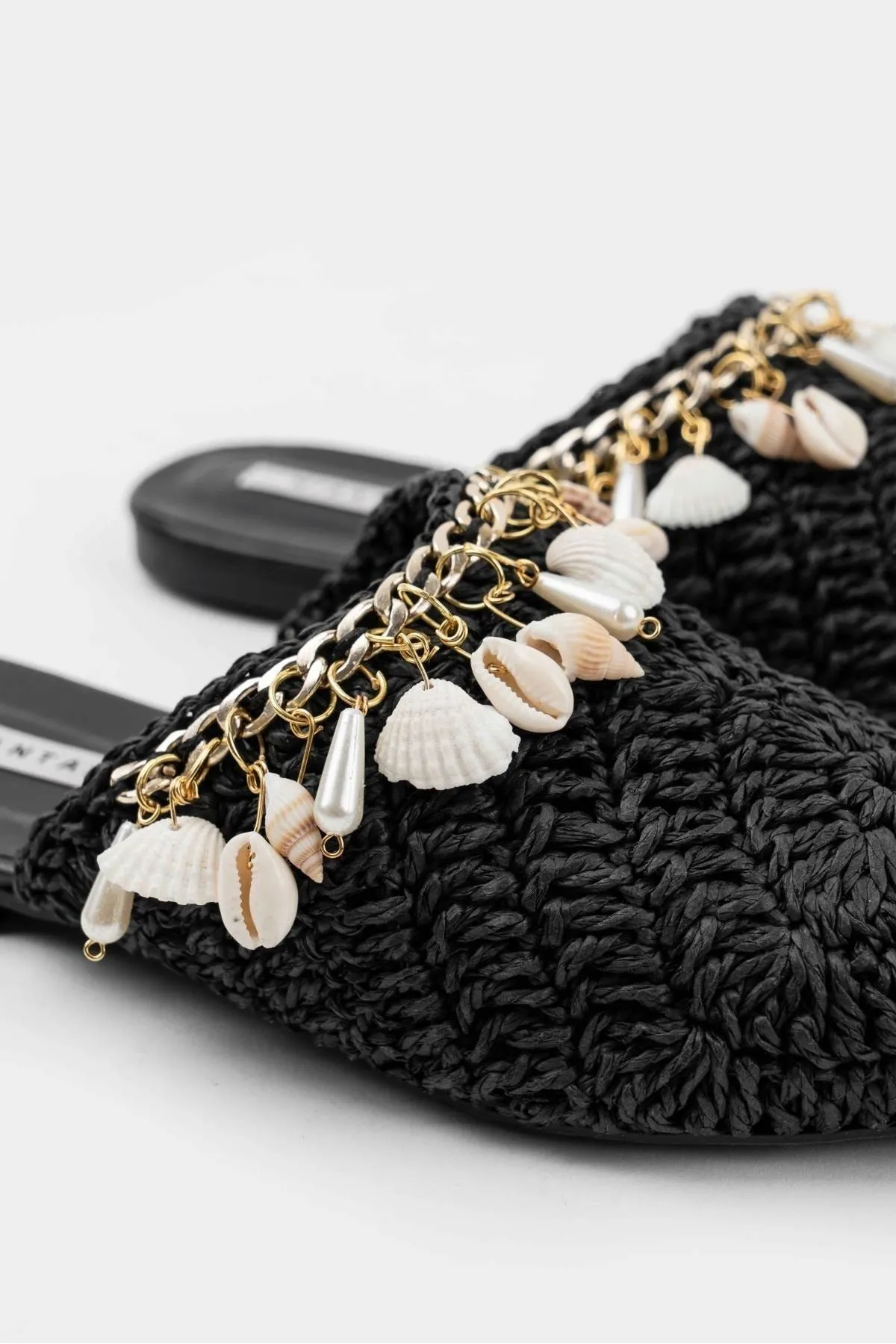 NİŞANTAŞI SHOES  Lisa Schwarze gestrickte Damenhausschuhe mit Muscheldetails