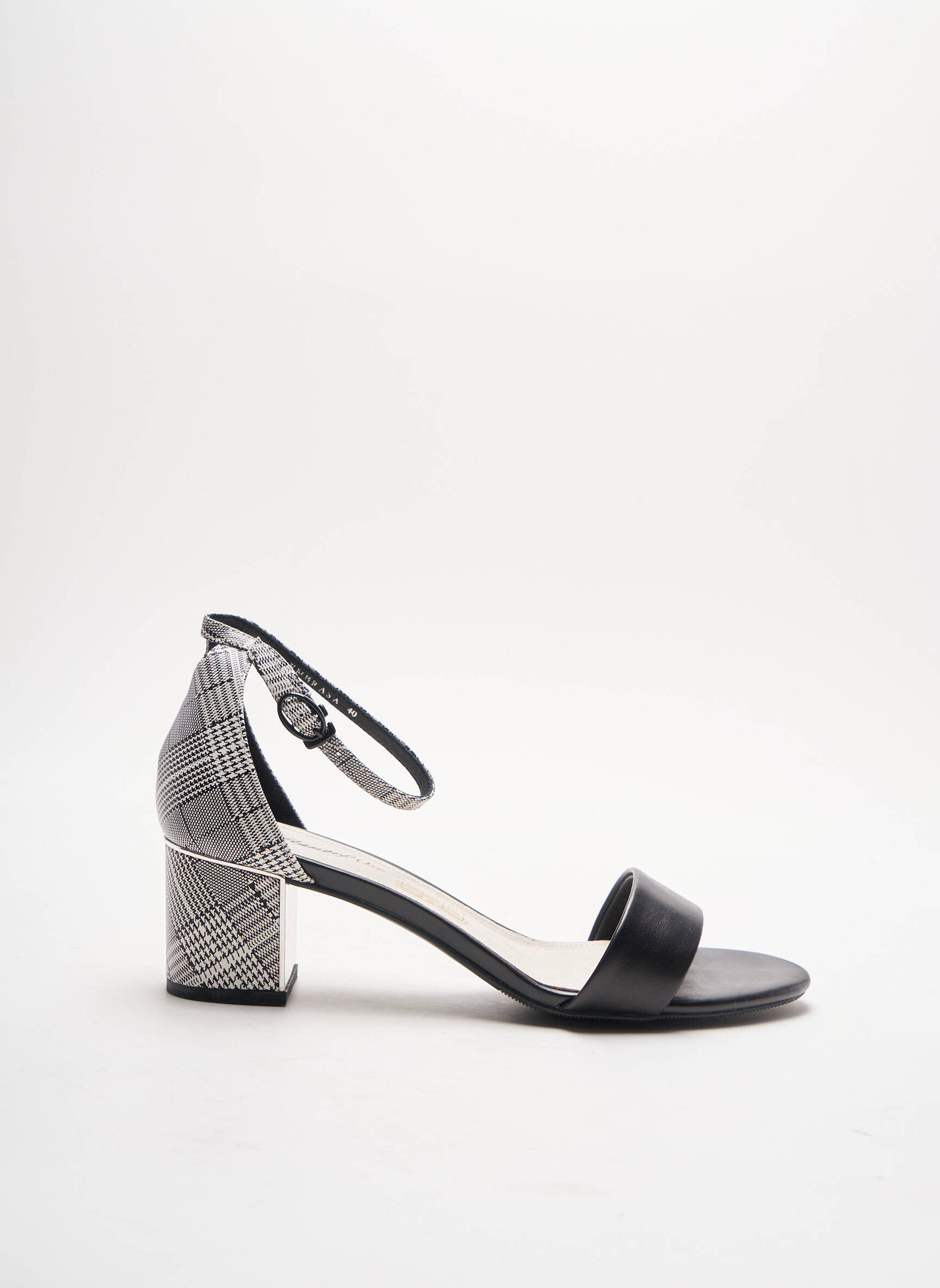 Metamorf Ose Sandales Nu Pieds Femme couleur noir