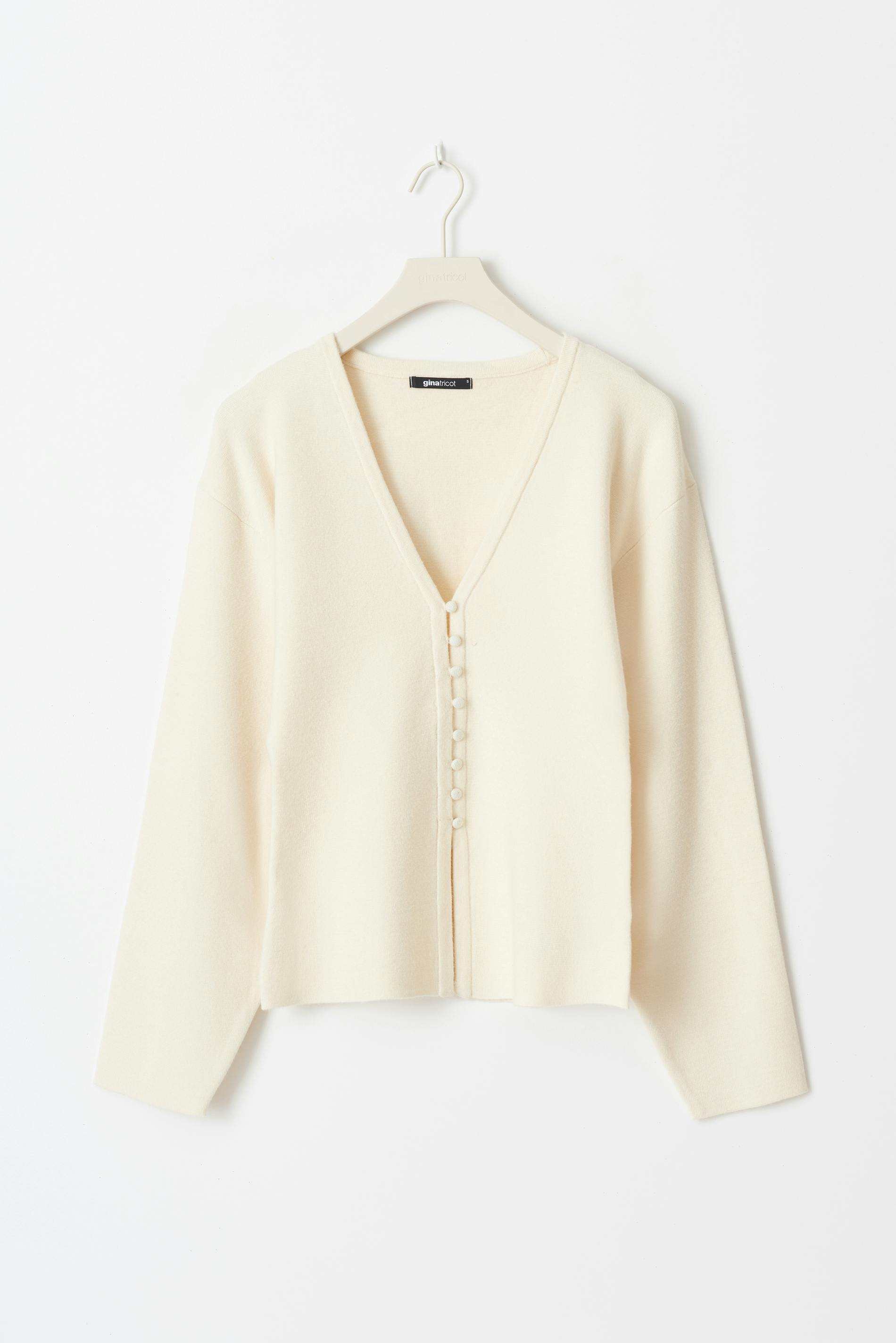 Shaped knitted cardigan