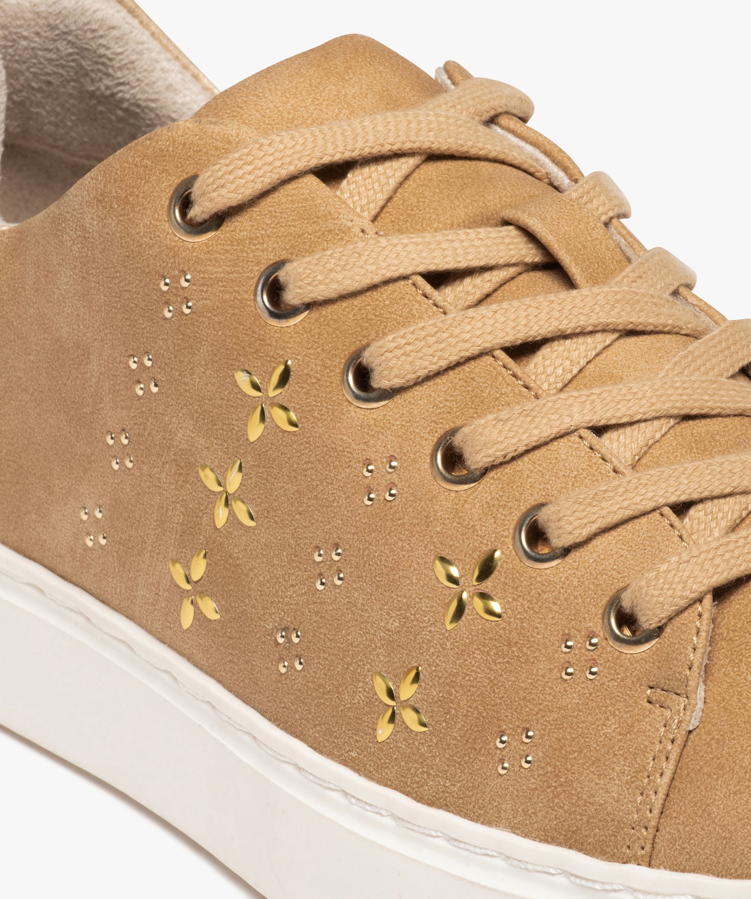 Baskets femme unies avec motifs en clous métalliques camel | GEMO