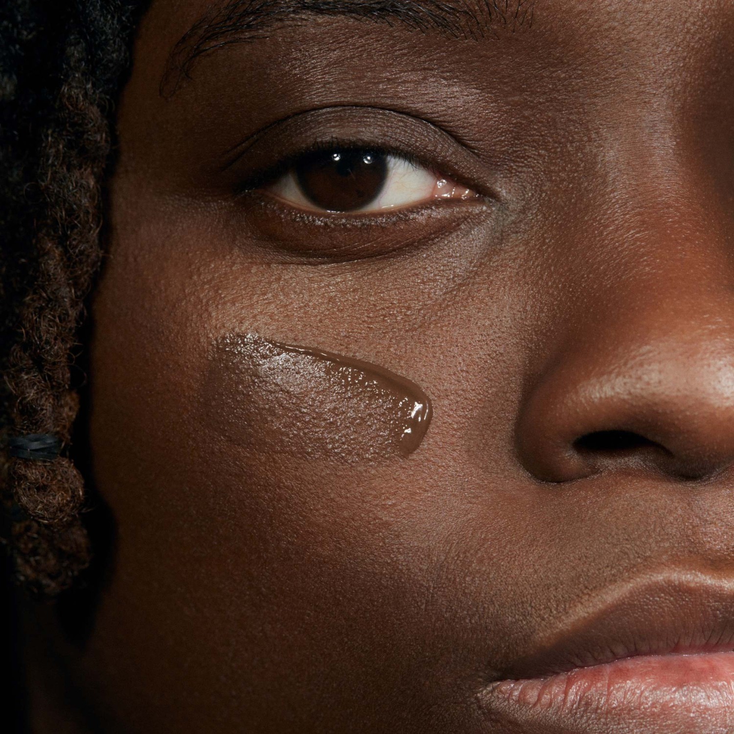 MÁDARA pusiau matinis peptidinis makiažo pagrindas