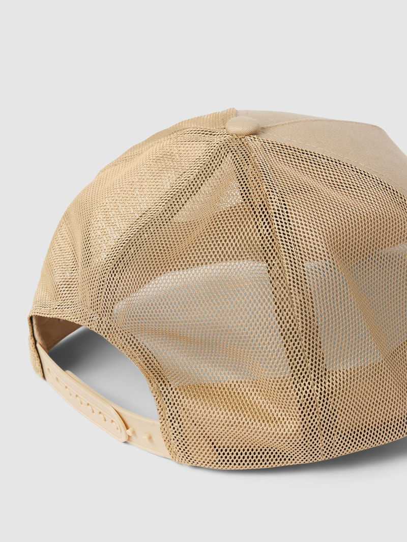 Trucker Cap mit Label-Print Modell 'ARCHIVE' in beige