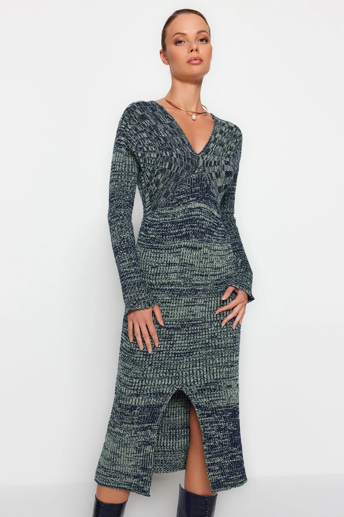 Trendyol Collection  Grünes Midi-Strickkleid mit Farbverlauf TWOAW24EL00016