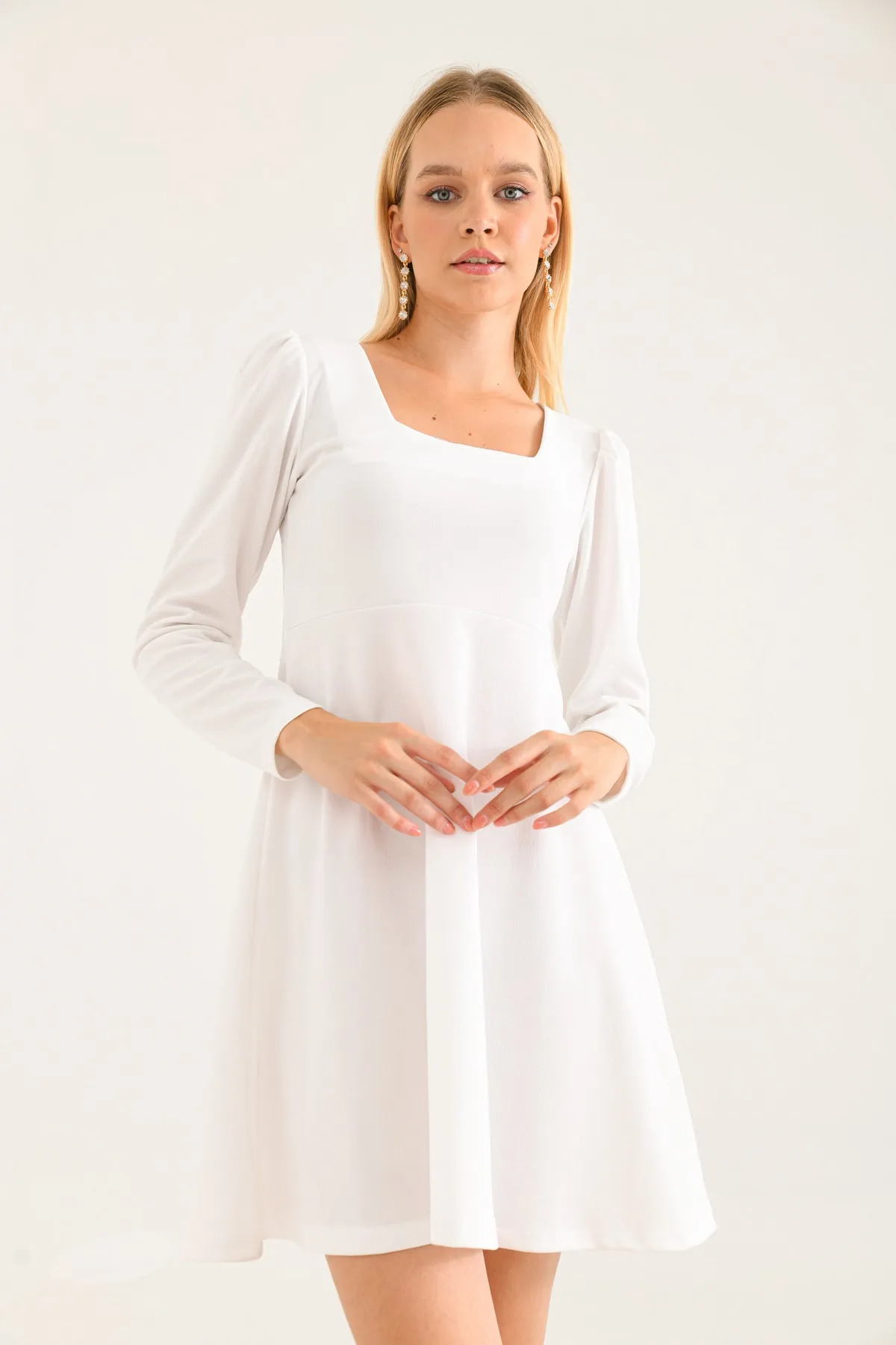 VOLT CLOTHİNG  Damen-Minikleid mit quadratischem Ausschnitt und langen Ärmeln