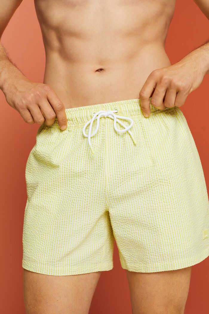 Strukturierte Badeshorts mit Streifen