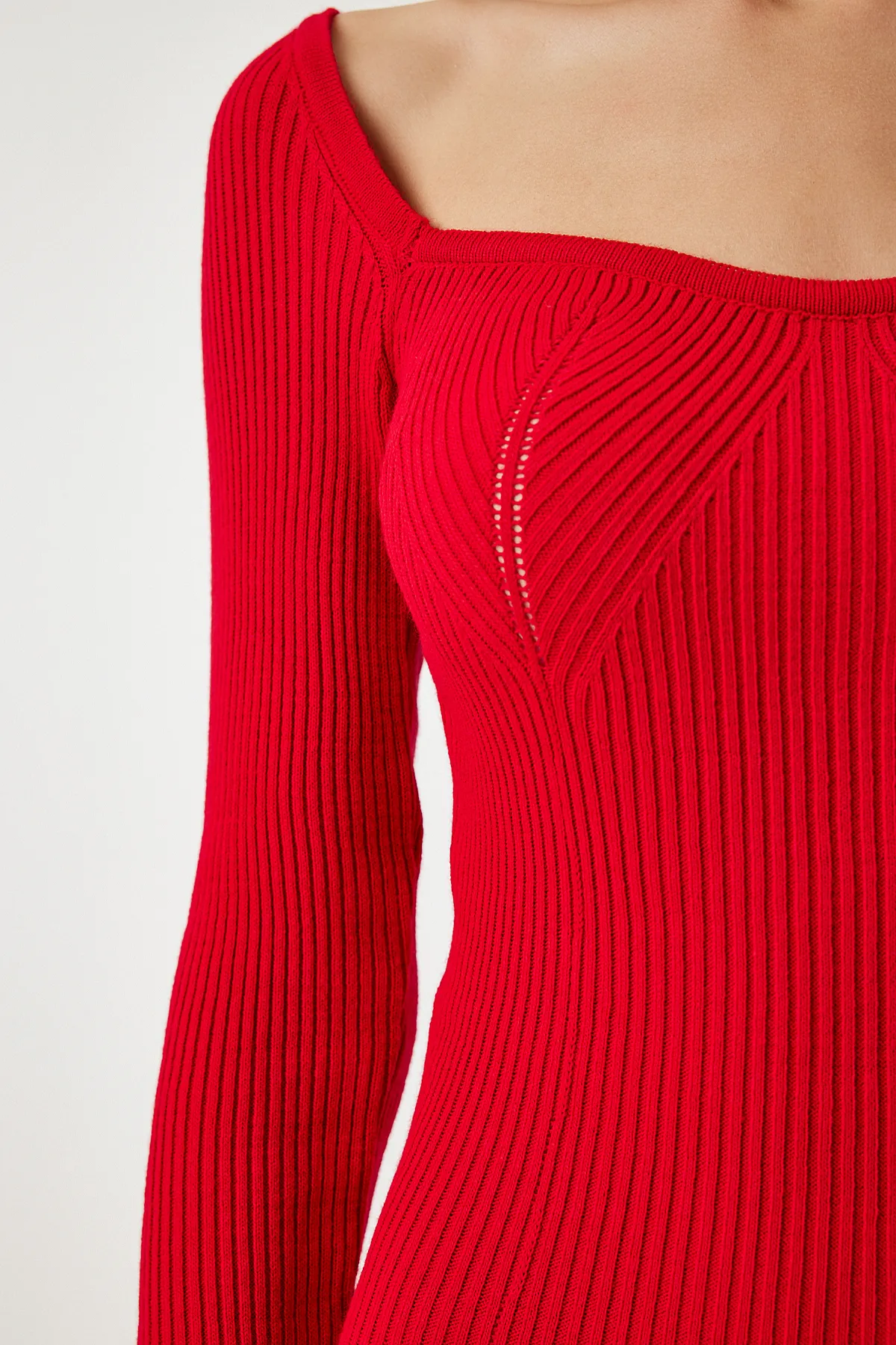 Happiness İstanbul  Rotes Damen-Strickkleid mit quadratischem Kragen und Schlitz AS00017