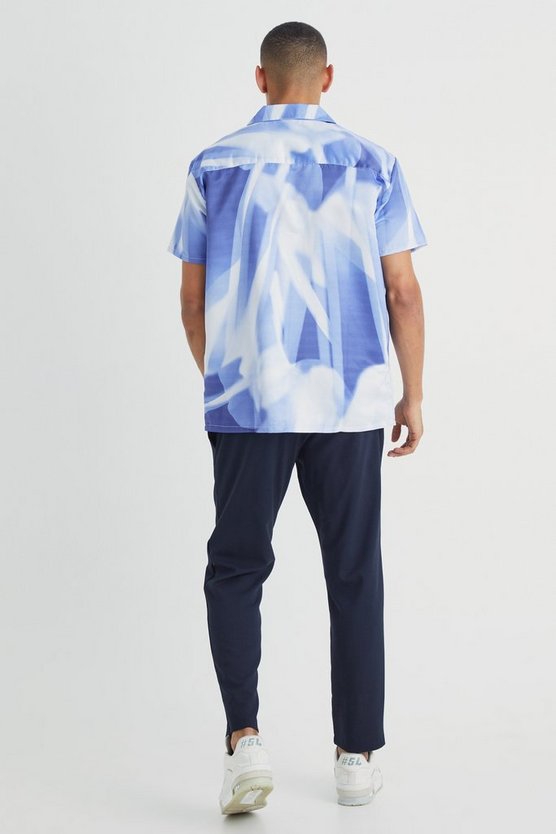 Kurzärmliges Oversize Satin-Hemd mit abstraktem Print