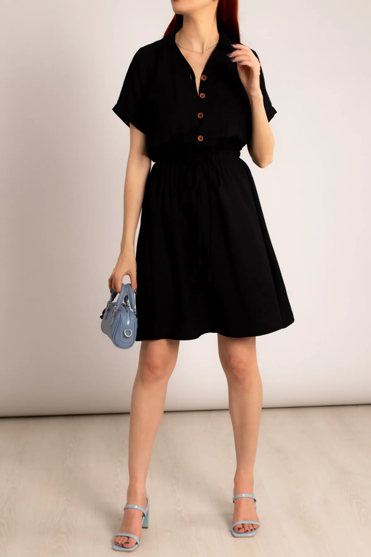 armonika  Schwarzes, kurzärmliges Hemdkleid mit elastischer Taille für Damen Arm-23y001035