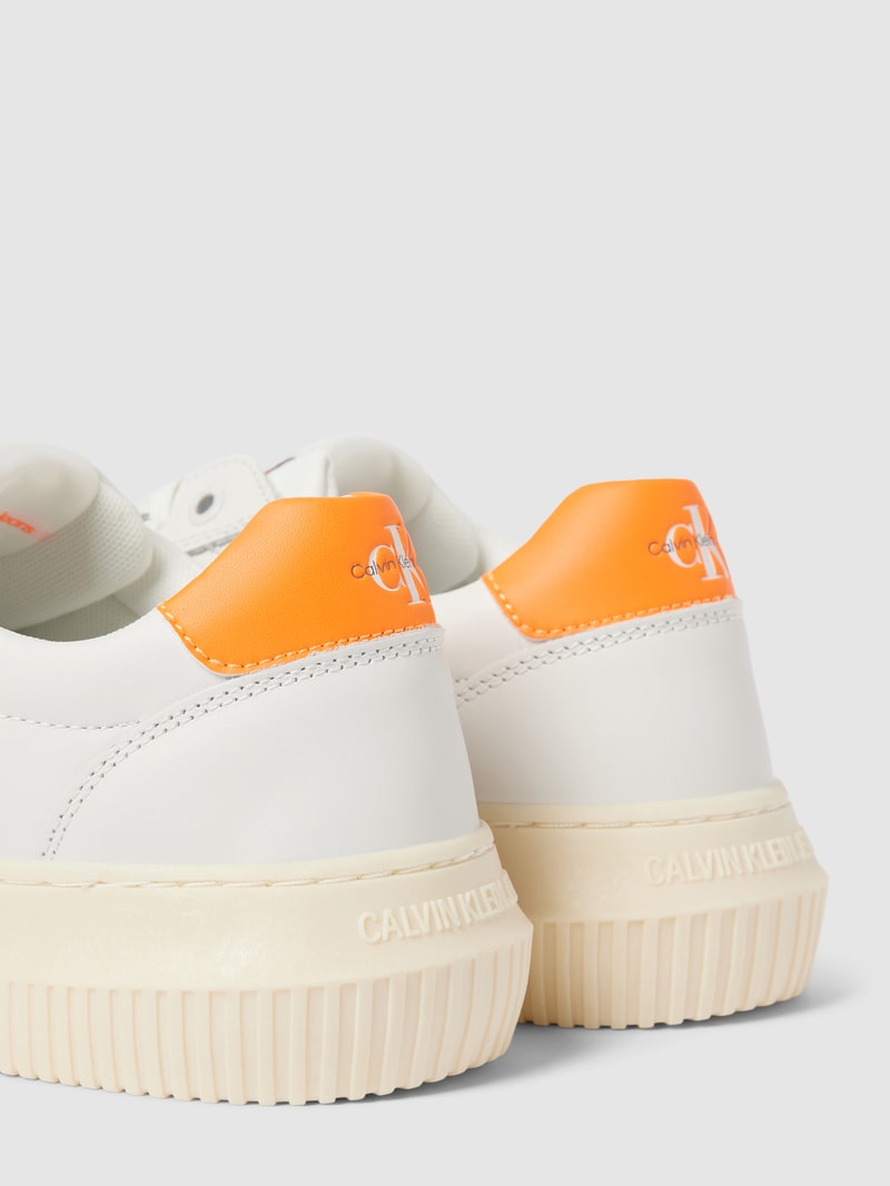 Chunky Sneaker mit Label-Detail in weiss