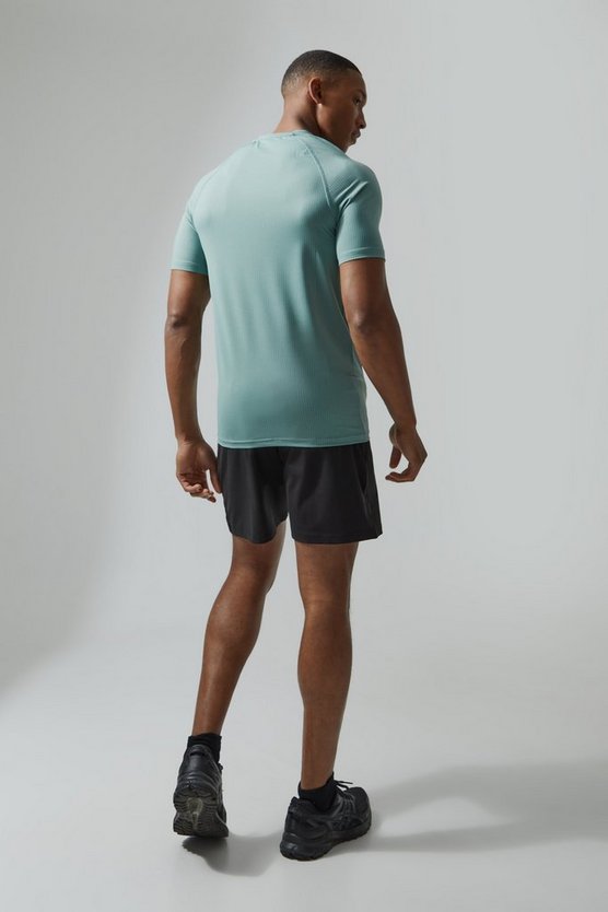 Man Active Muscle-Fit T-Shirt