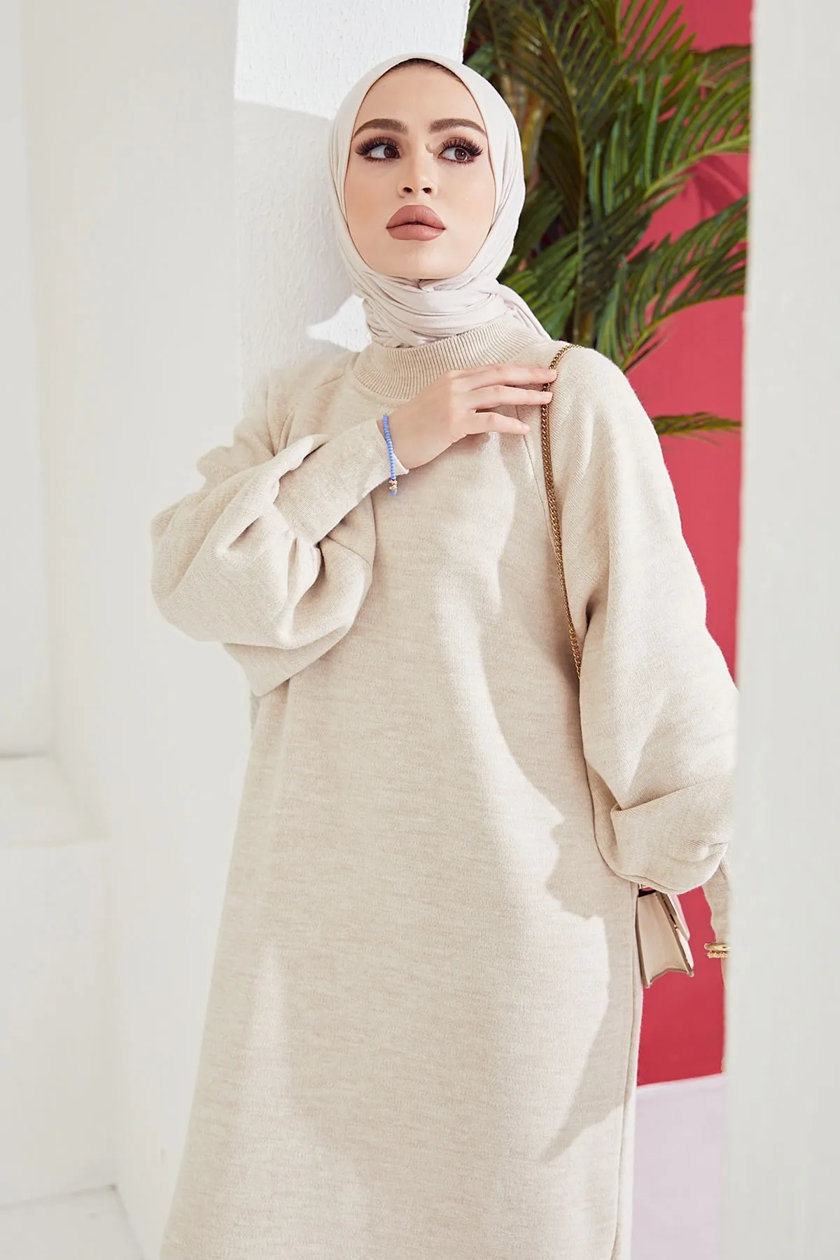 InStyle  Mina Hijab-Kleid aus Strick mit Ballonärmeln – Ecru