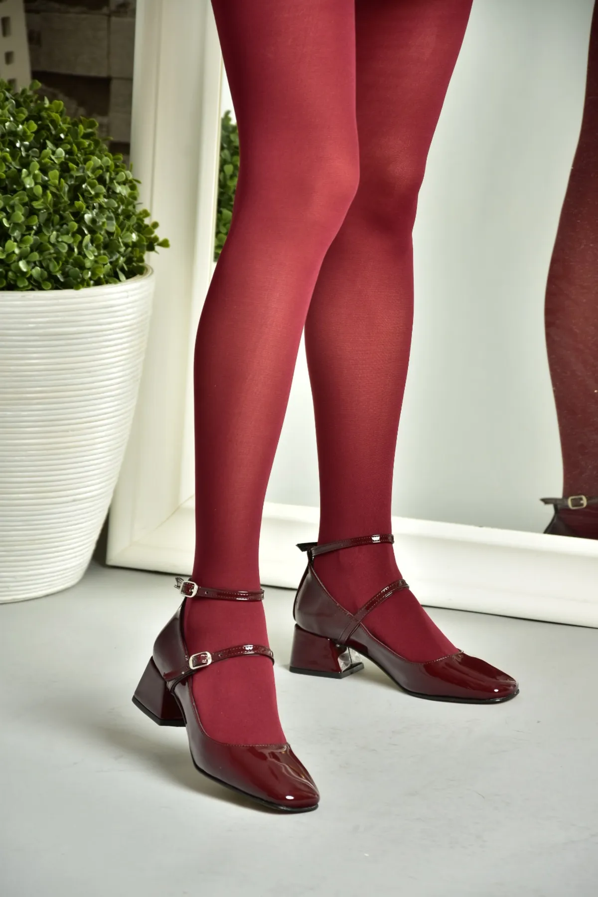 Fox Shoes  R654037208 Weinrote Damenschuhe aus Lackleder mit dickem Absatz