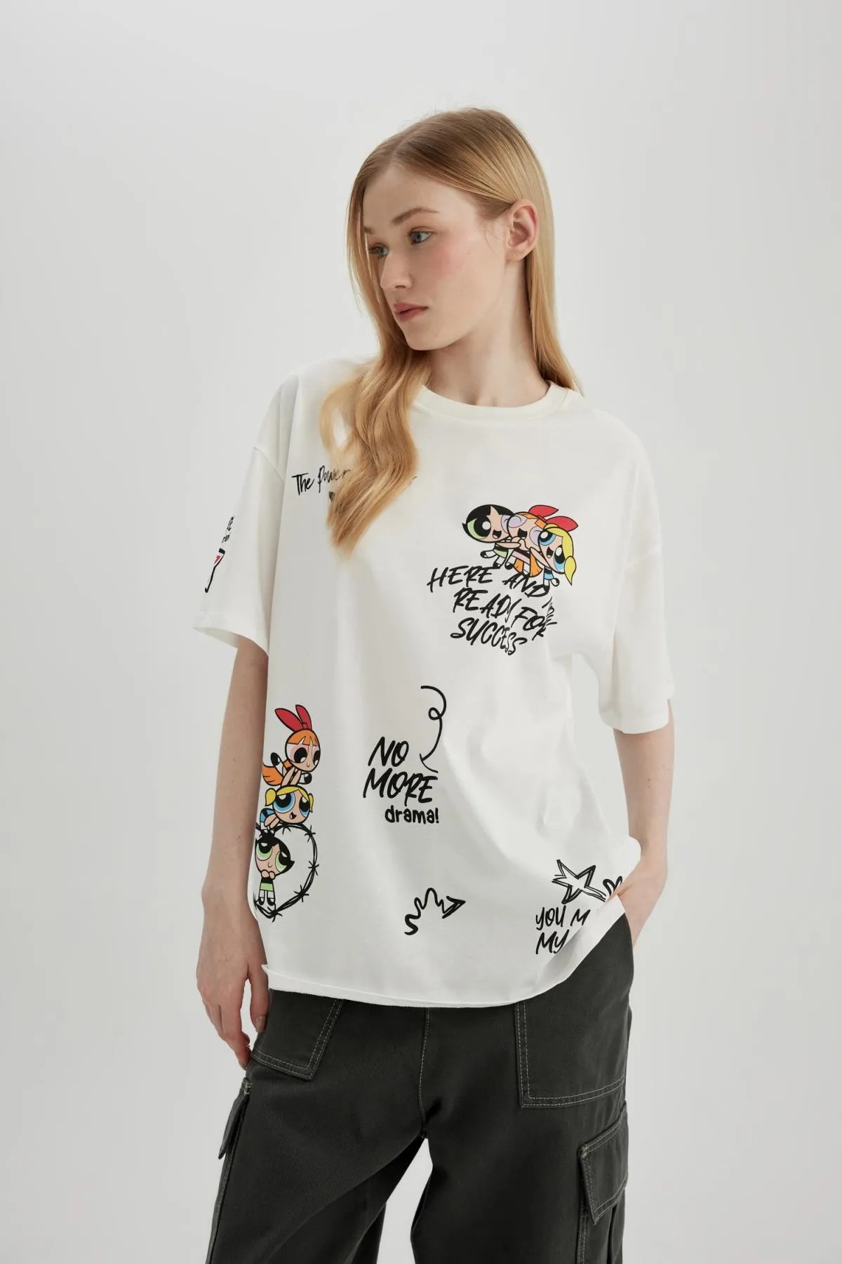 DeFacto  Cooles Powerpuff Girls Oversize-Passform Rundhalsausschnitt Bedrucktes Kurzarm-T-Shirt C3793ax24sm