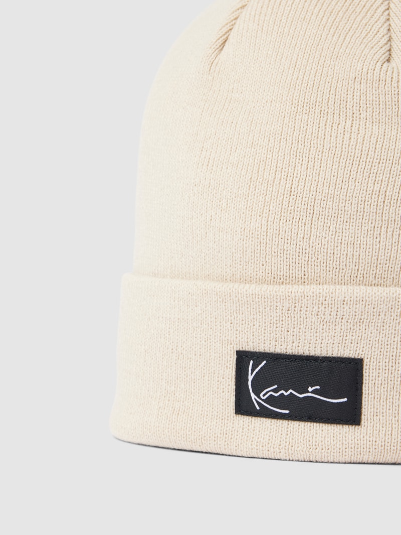 Beanie mit Label-Patch Modell 'Signature' in offwhite