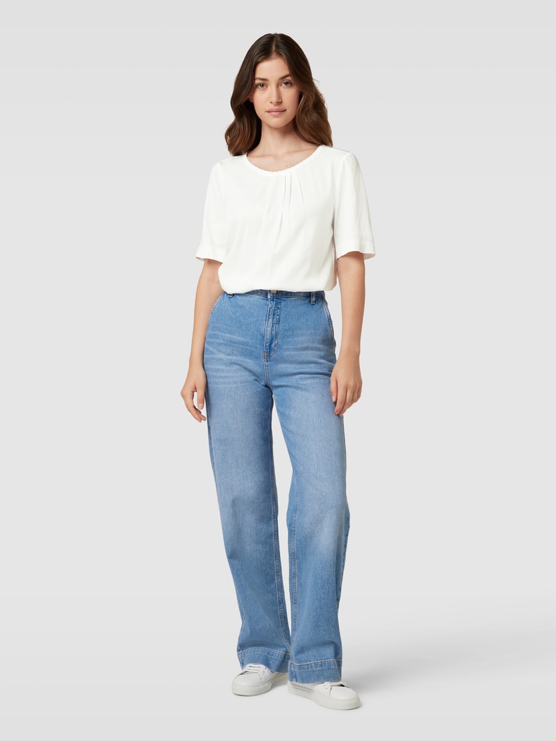 Bluse mit gelegten Falten in weiß