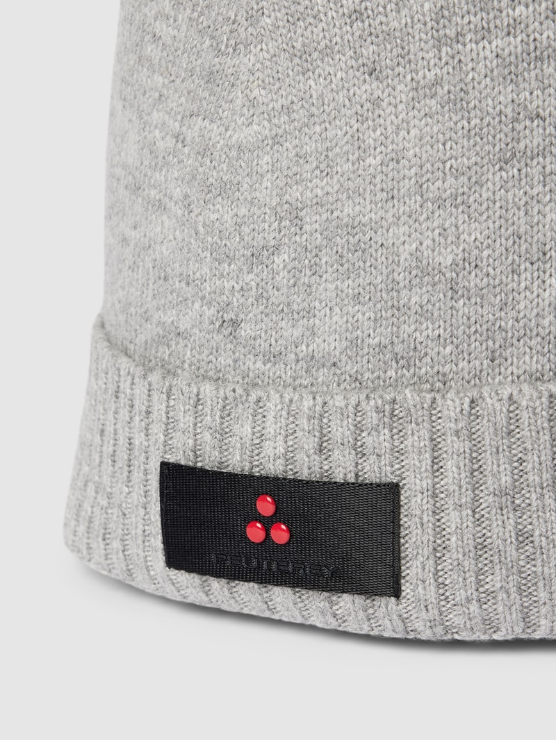 Beanie mit Label-Patch Modell 'Silli' in hellgrau