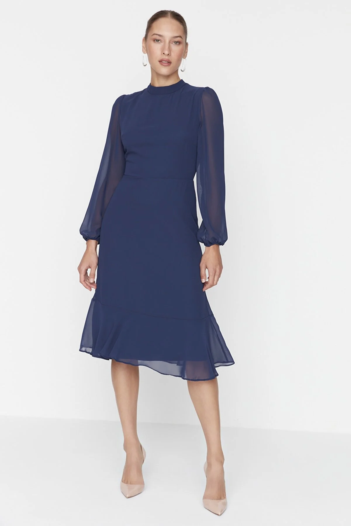 Trendyol Collection  Indigofarbenes A-Linien-Midikleid mit Stehkragen und Chiffongewebe TWOAW20EL1313