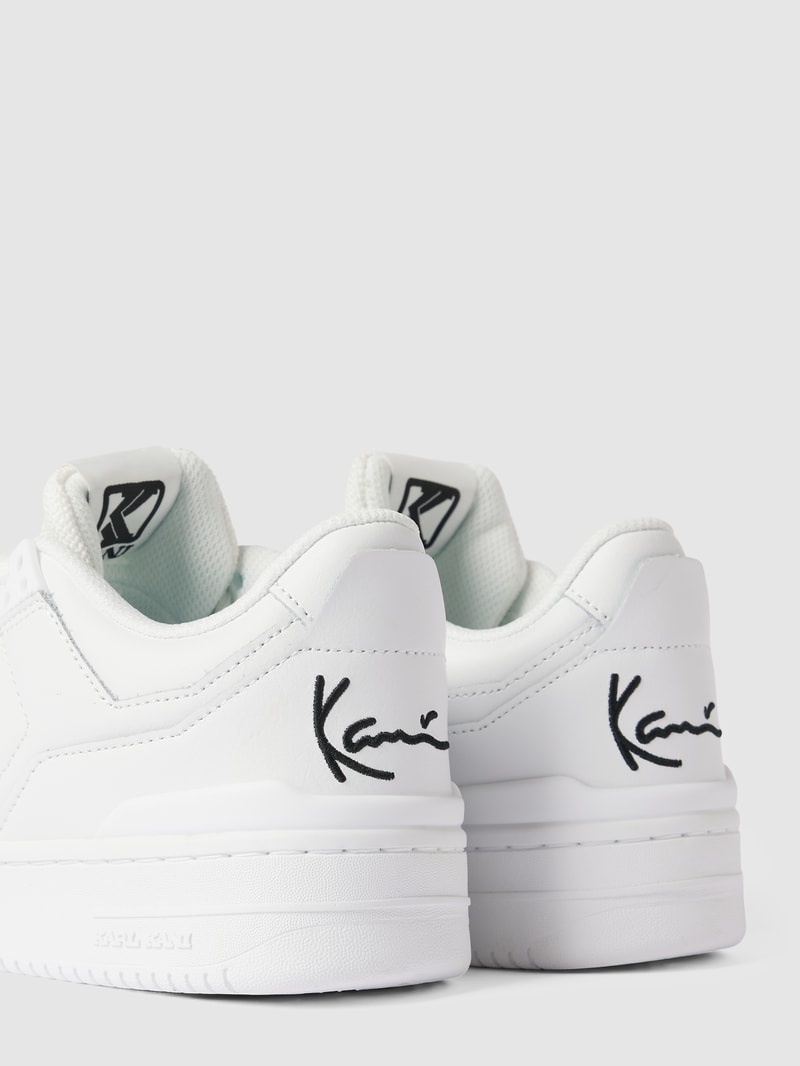 Sneaker mit Label-Stitching in weiss