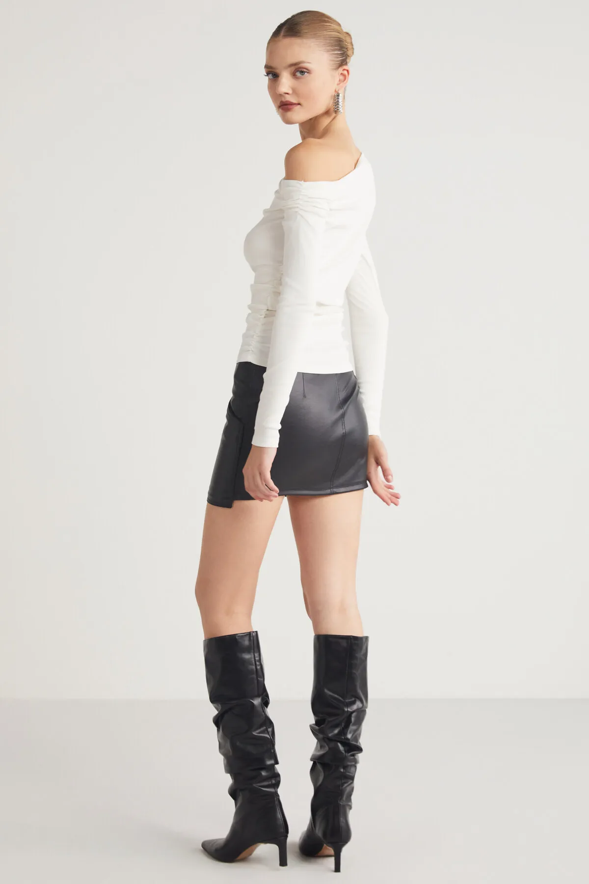 GRIMELANGE  SISSI Damen Bluse mit asymmetrischem Kragen und schmaler Passform, Ecru