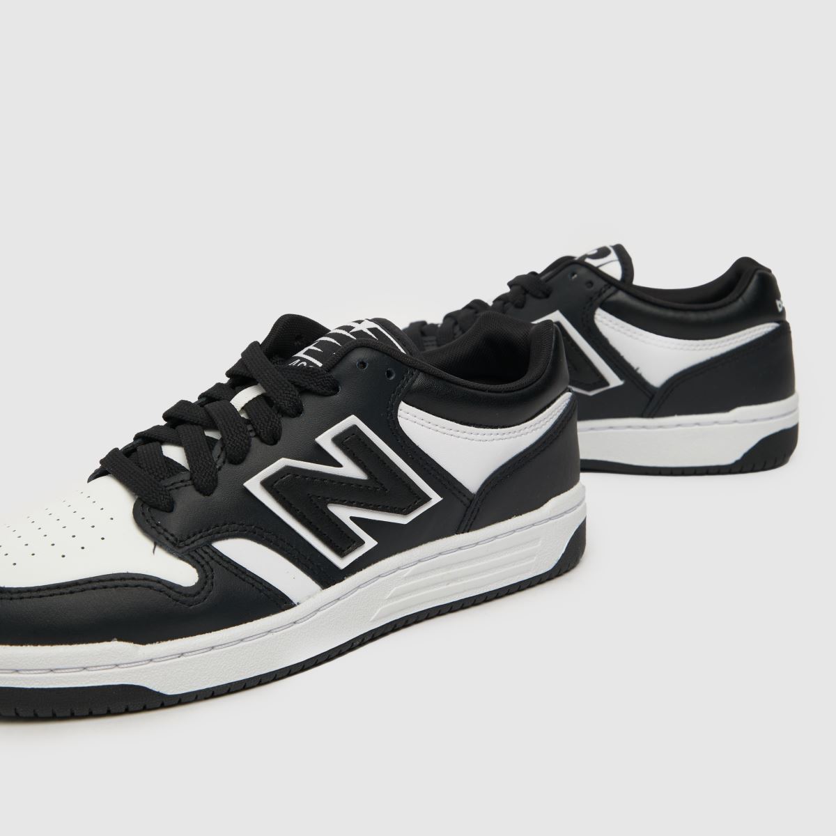 New Balance 480 cipők fekete és fehér színben