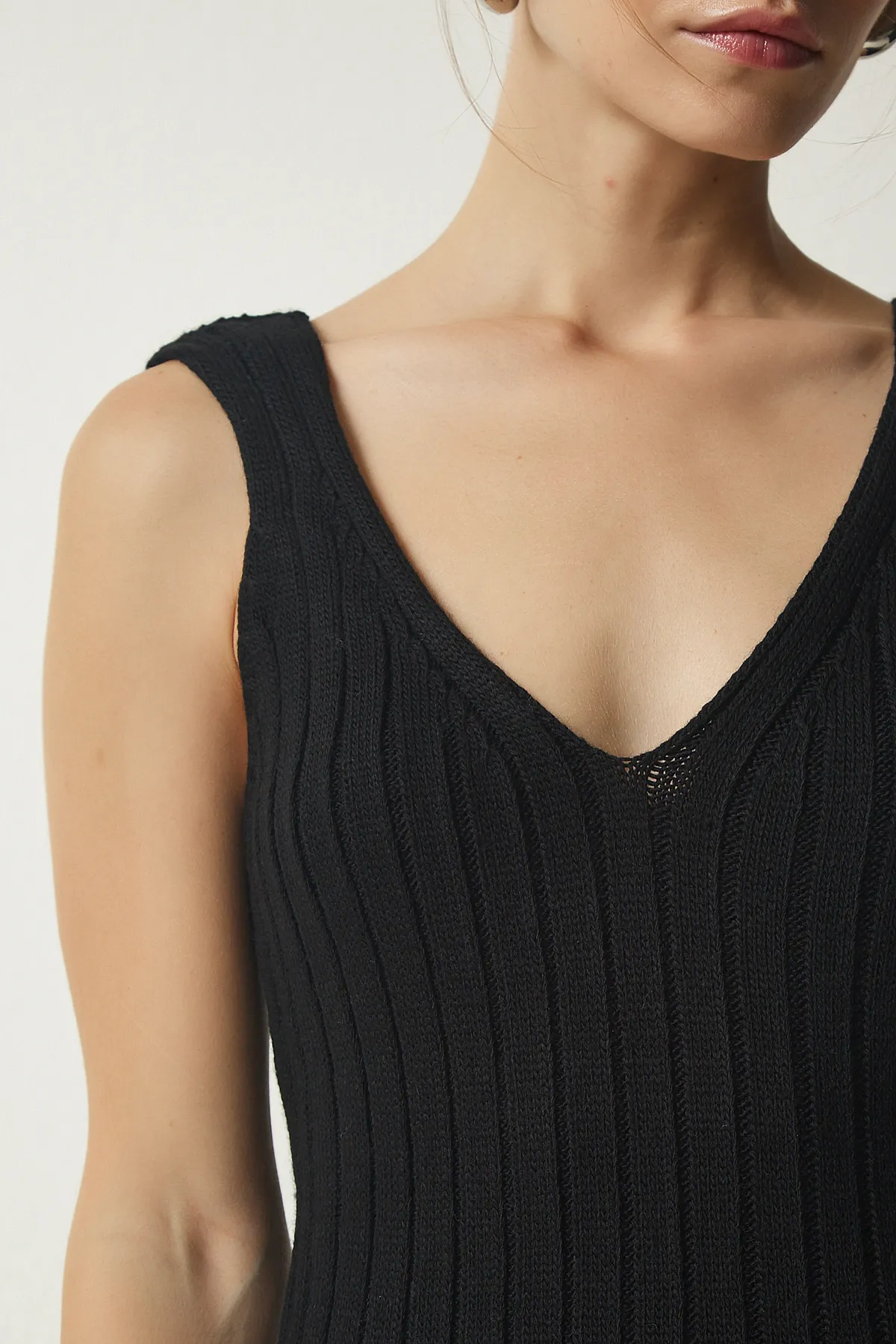 Happiness İstanbul  Schwarzes Strickpullover-Kleid-Set aus Kordel für Damen CI00095