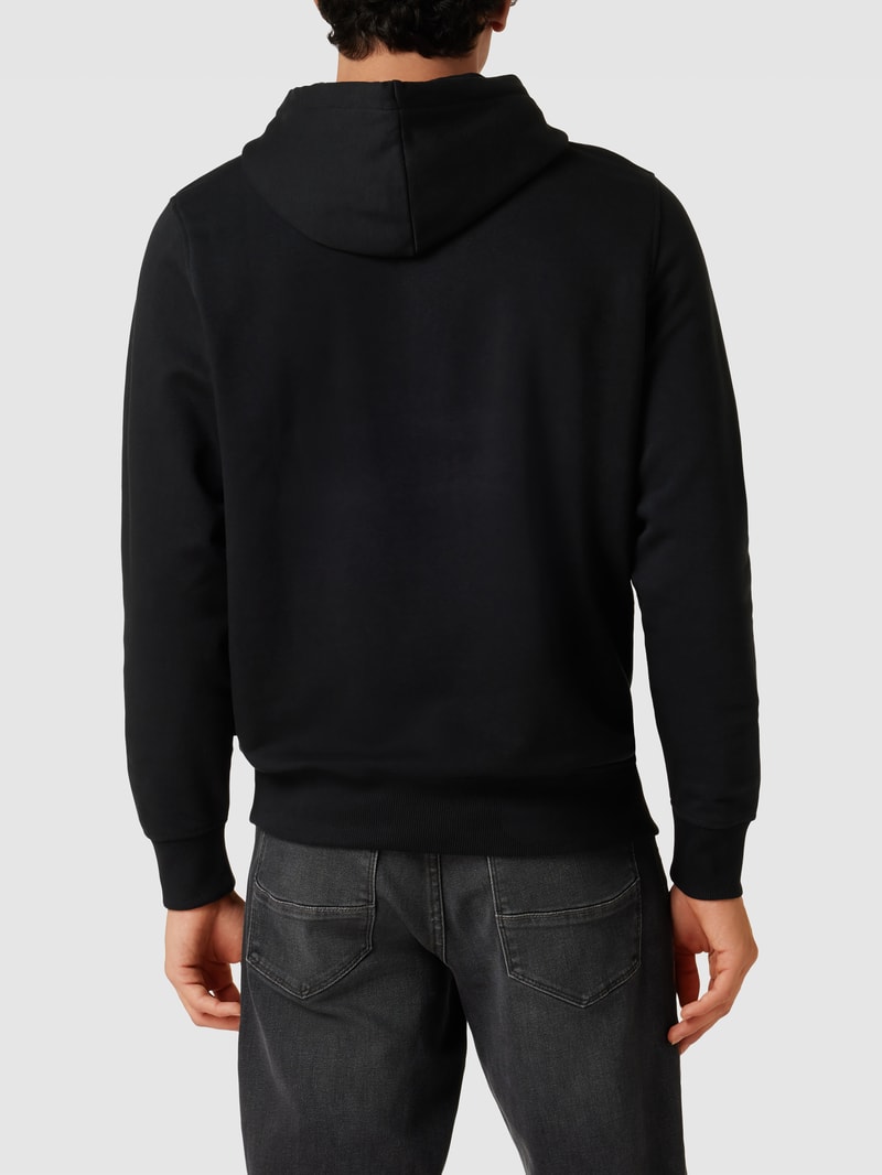Hoodie mit Känguru-Tasche in schwarz