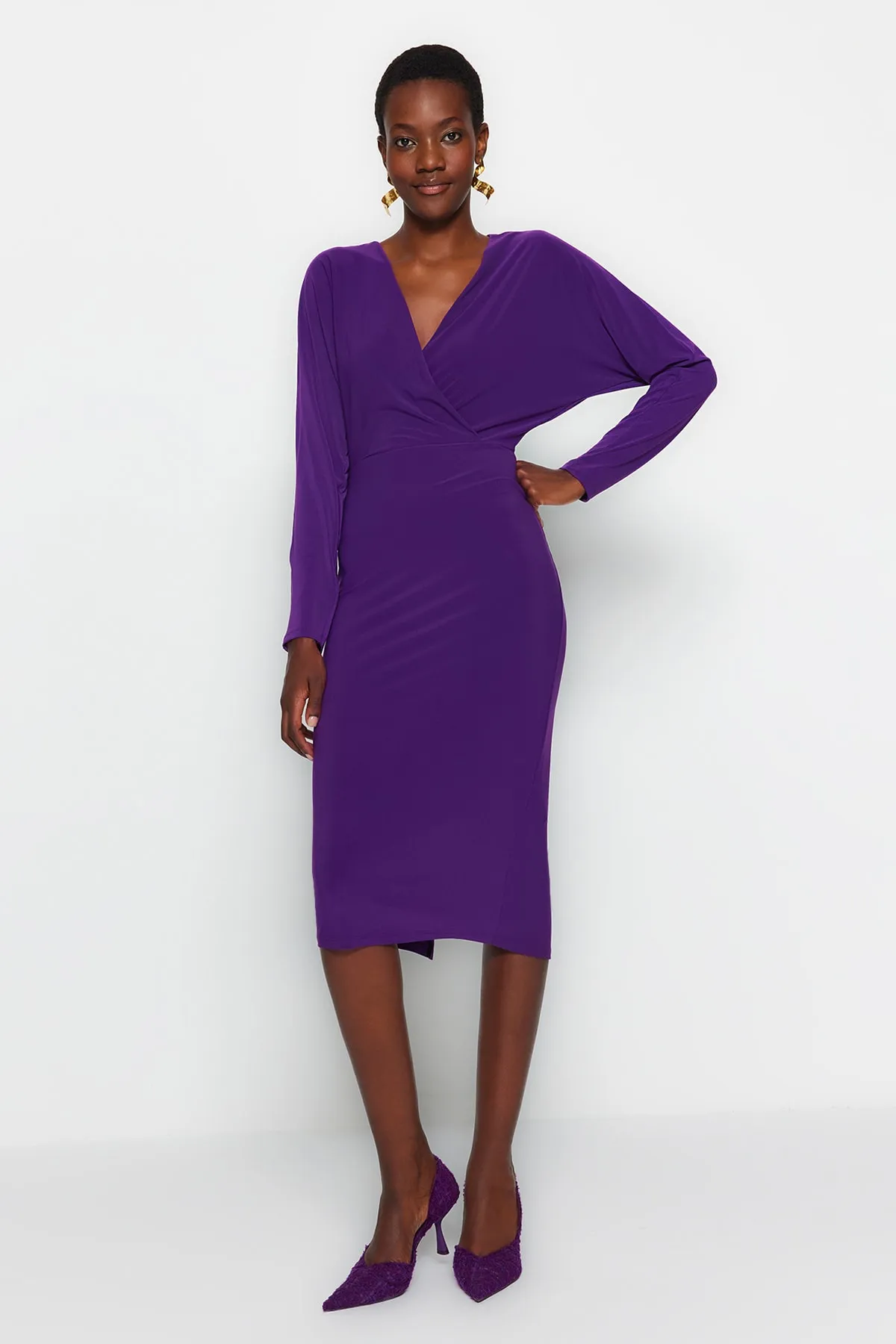 Trendyol Collection  Lilafarbenes, eng anliegendes, flexibles Midi-Strickkleid mit Fledermausärmeln TWOAW24EL00198