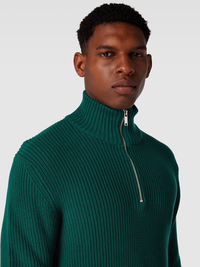 Strickpullover mit Stehkragen in dunkelgrün