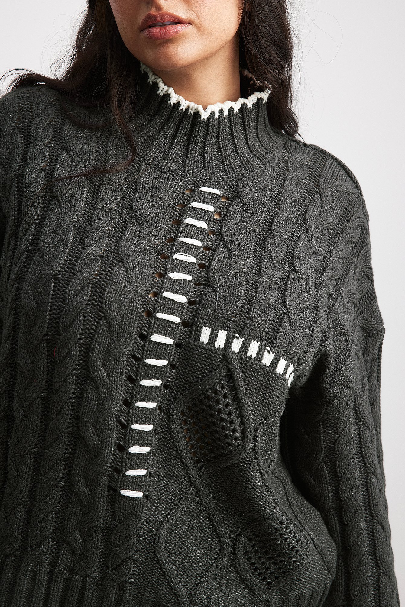 Strickpullover mit Zopfmuster