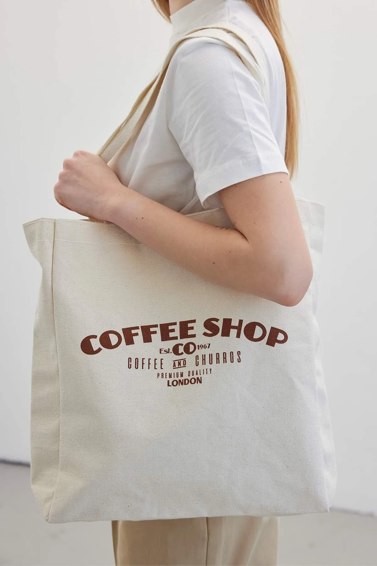 Manuka  BEDRUCKTE GÄSTE STOFFTASCHE COFFEE SHOP-BRAUN