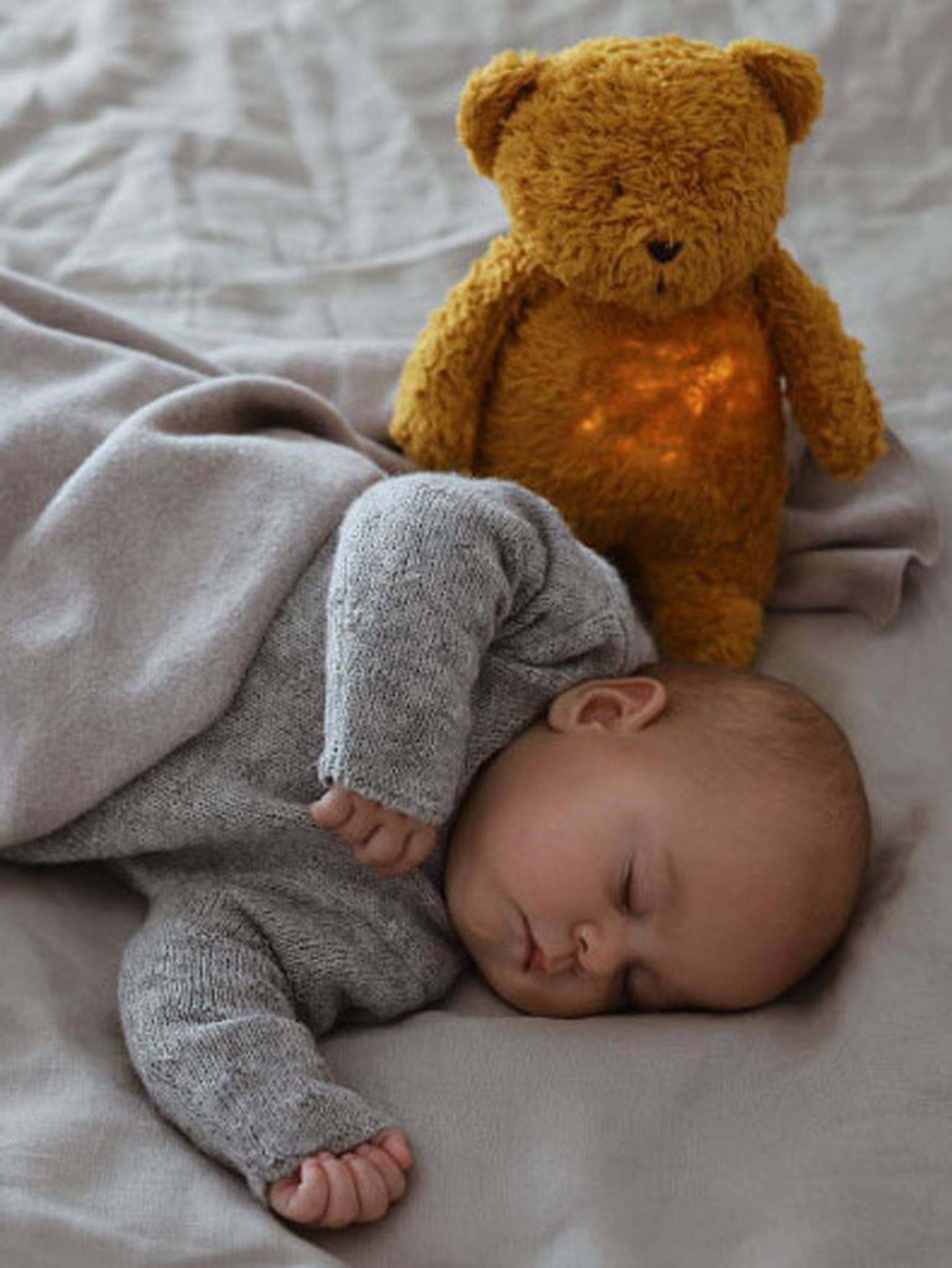 Veilleuse peluche MOONIE Ourson en coton bio* moutarde