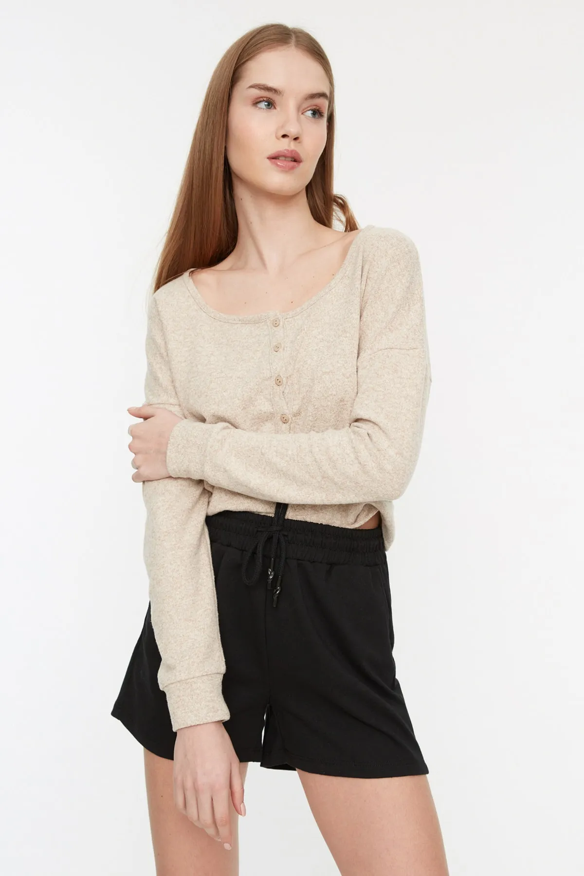 Trendyol Collection  Schwarze gestrickte Shorts aus Baumwolle mit Waffelmuster und Bermuda TWOSS21SR0179