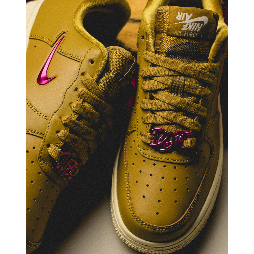 Nike Air Force 1 07 Just Do It Se FB8251-700 / braun