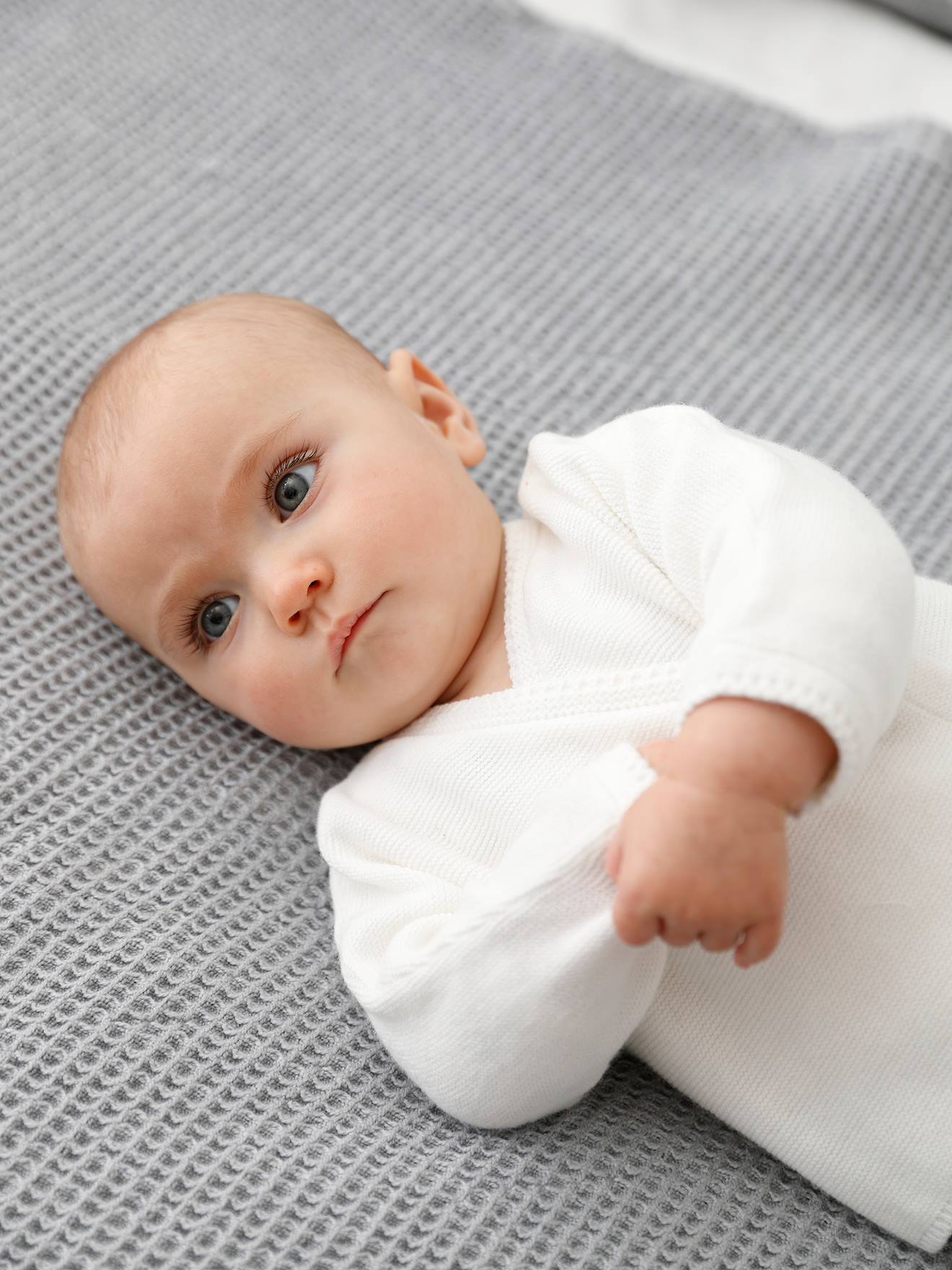 Brassière bébé en coton et laine bleu pale
