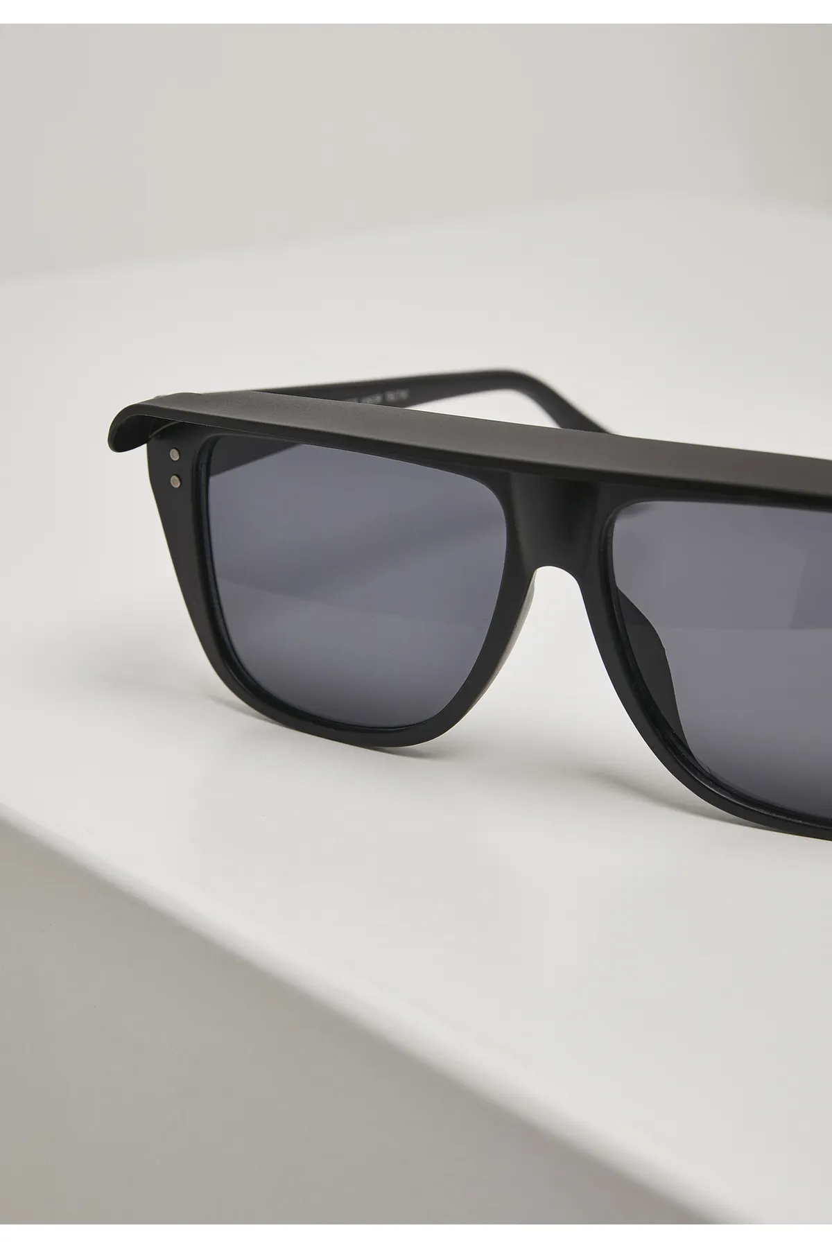 Urban Classics  Accessoires 108 Chain Sonnenbrille Visier