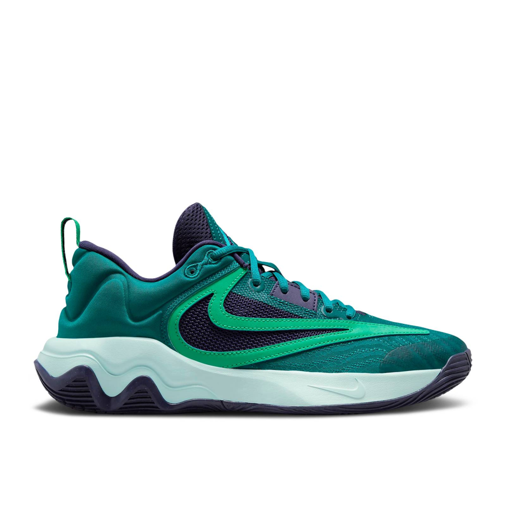 Nike Giannis Immortality 3 DZ7533-301 / grün