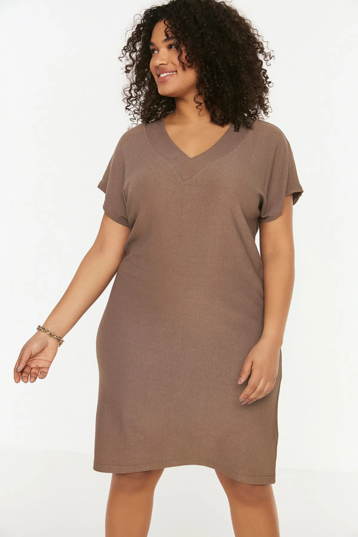 Trendyol Curve  Nerzfarbenes, gerade geschnittenes Strickkleid TBSSS22EL2365