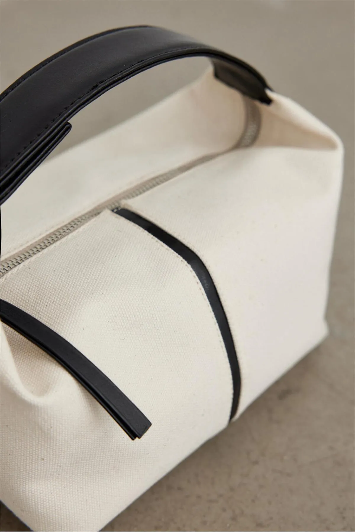 Suud Collection  Cremefarbene Mini-Tasche „Archi“