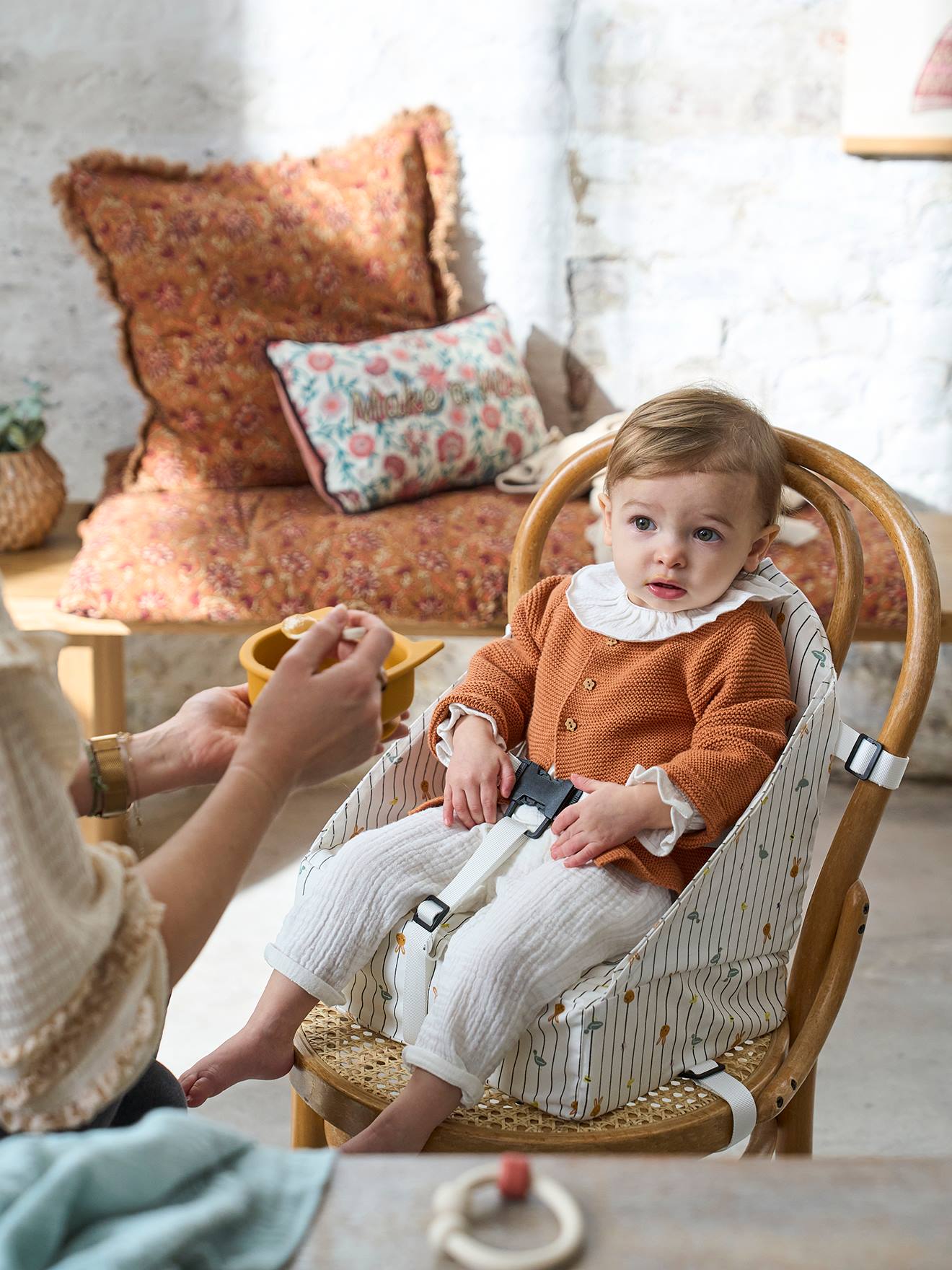 Rehausseur de chaise rayé blanc