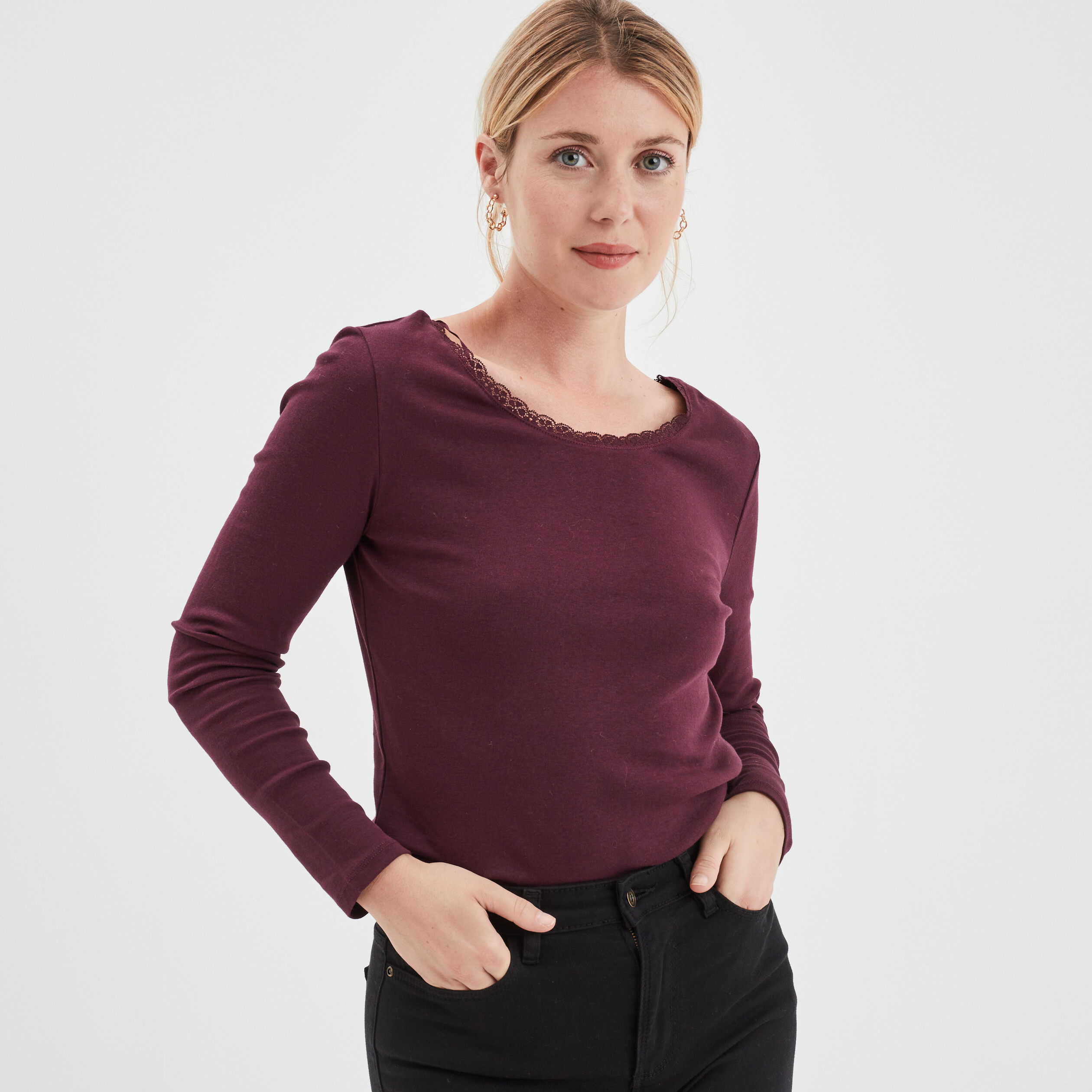 T-shirt avec dentelle au col prune femme | La Halle