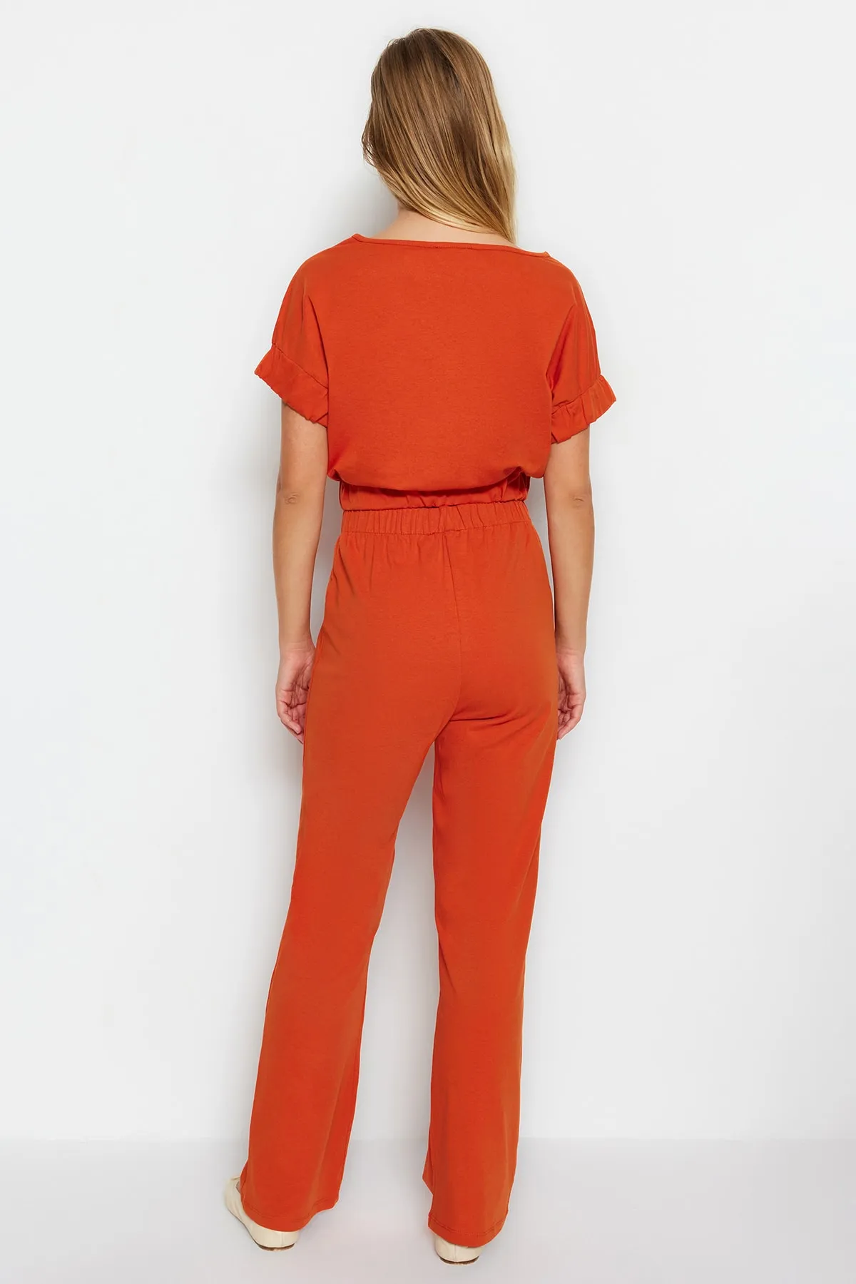 Trendyol Collection  Set aus gefliestem Baumwollbund, elastischem, detailliertem T-Shirt, gestrickter Hose und Oberteil THMSS23AU00022
