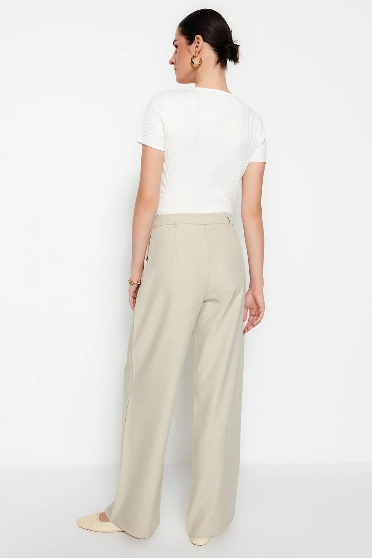 Trendyol Collection  Bundfaltenhose mit weitem Bein in Nerzfarbe - TWOAW22PL0475