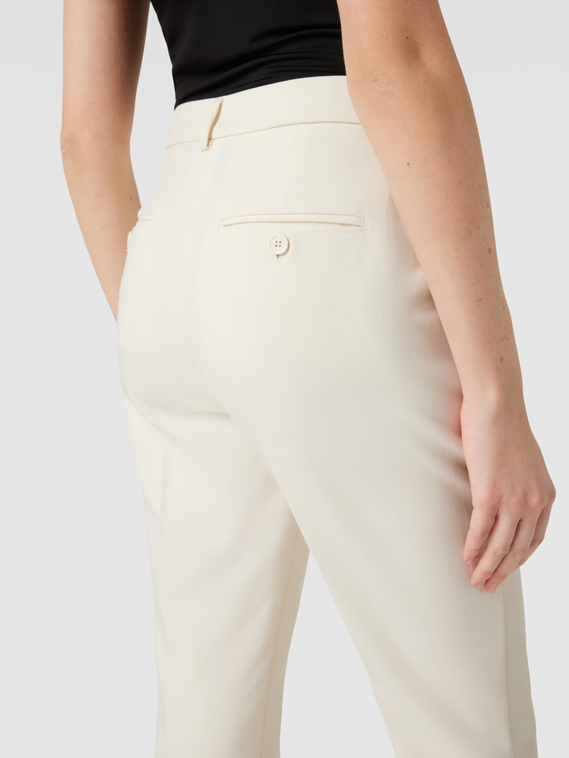 Hose mit Bundfalte und Schmale Passform mit Bügelfalten in offwhite