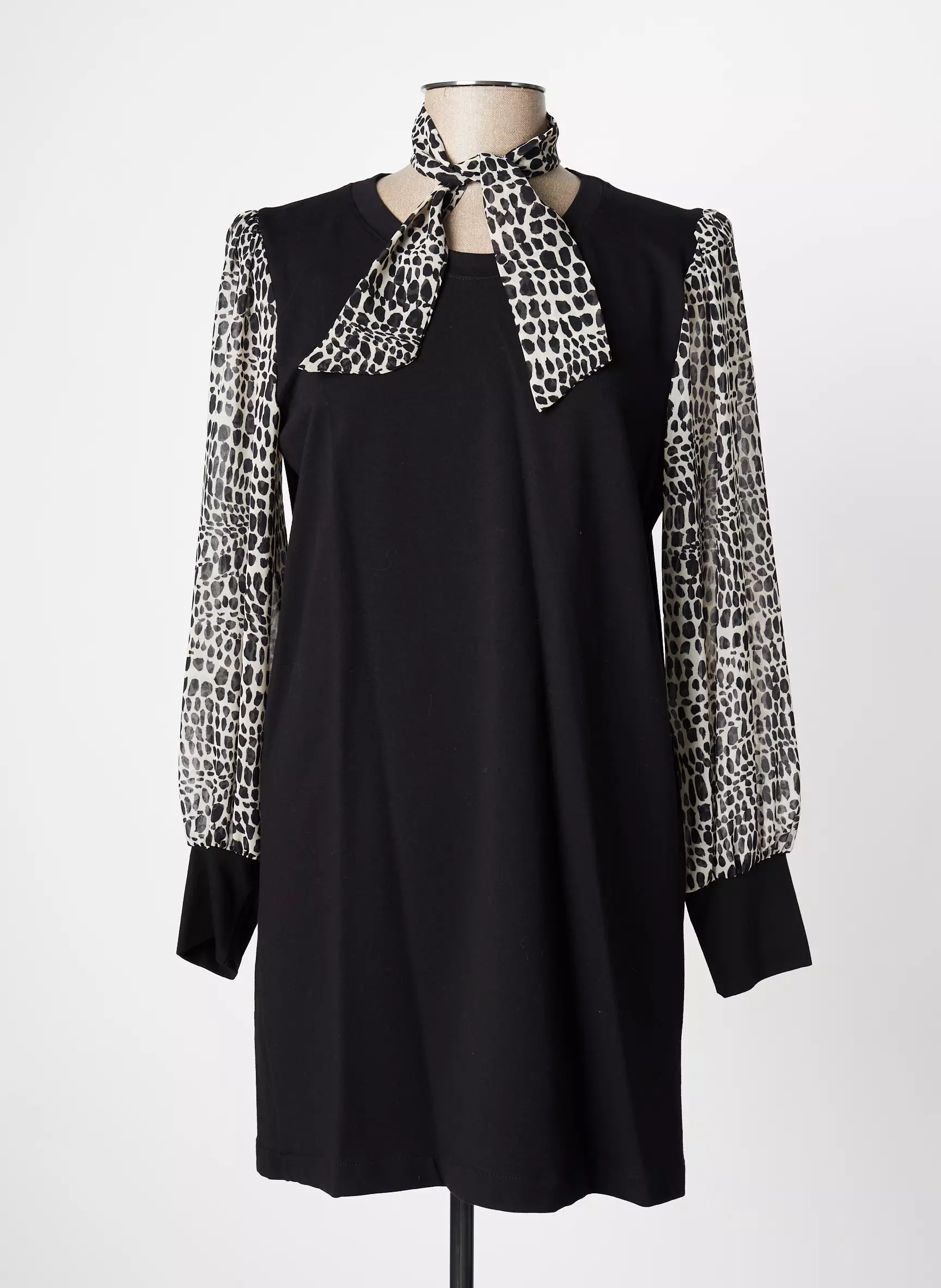 Ema Blue S Robes Courtes Femme couleur noir