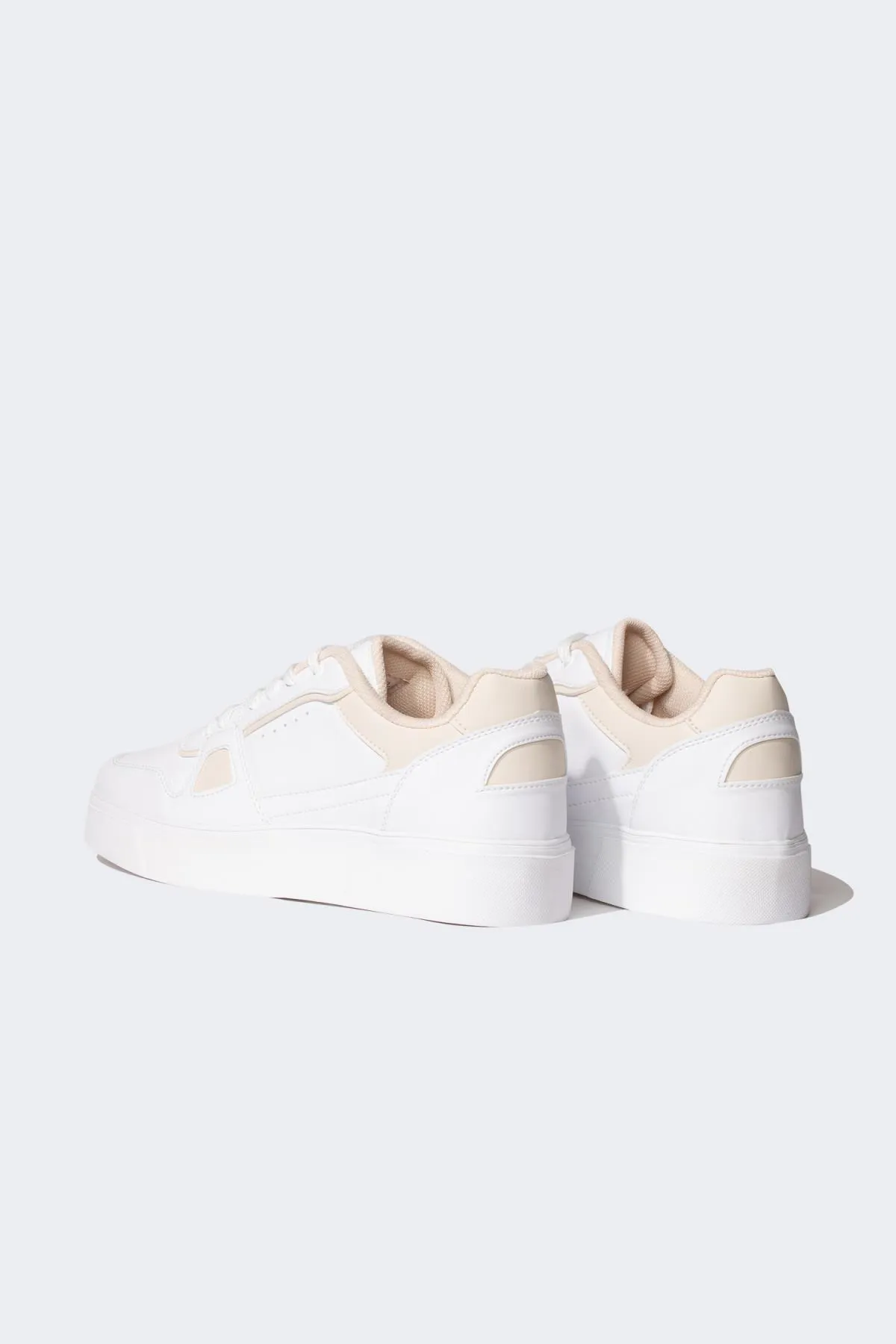 DeFacto  Damen-Sneakers mit flacher Sohle und Schnürung aus Kunstleder B9720axns
