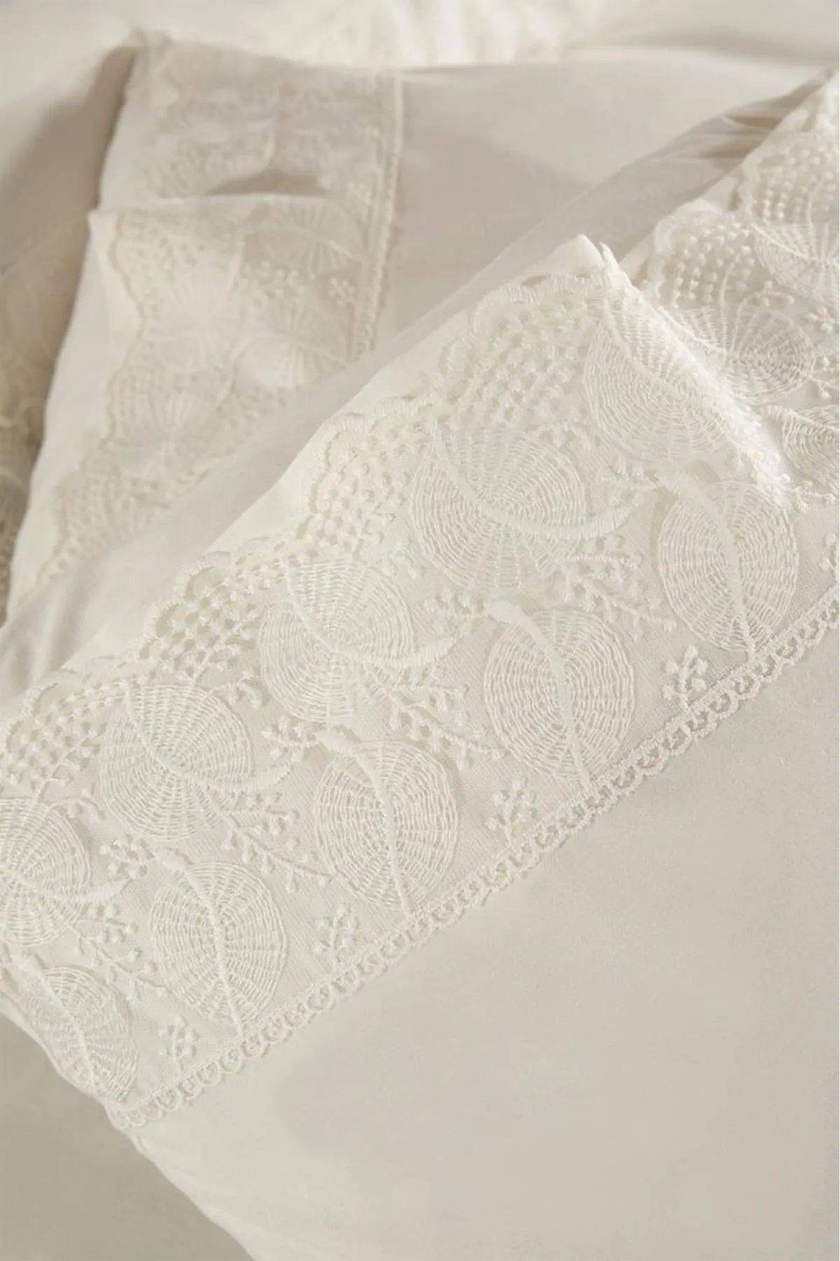 Çeyiz Diyarı  Bettwäsche-Set „Eliza Dowry“ aus französischer Spitze, Creme