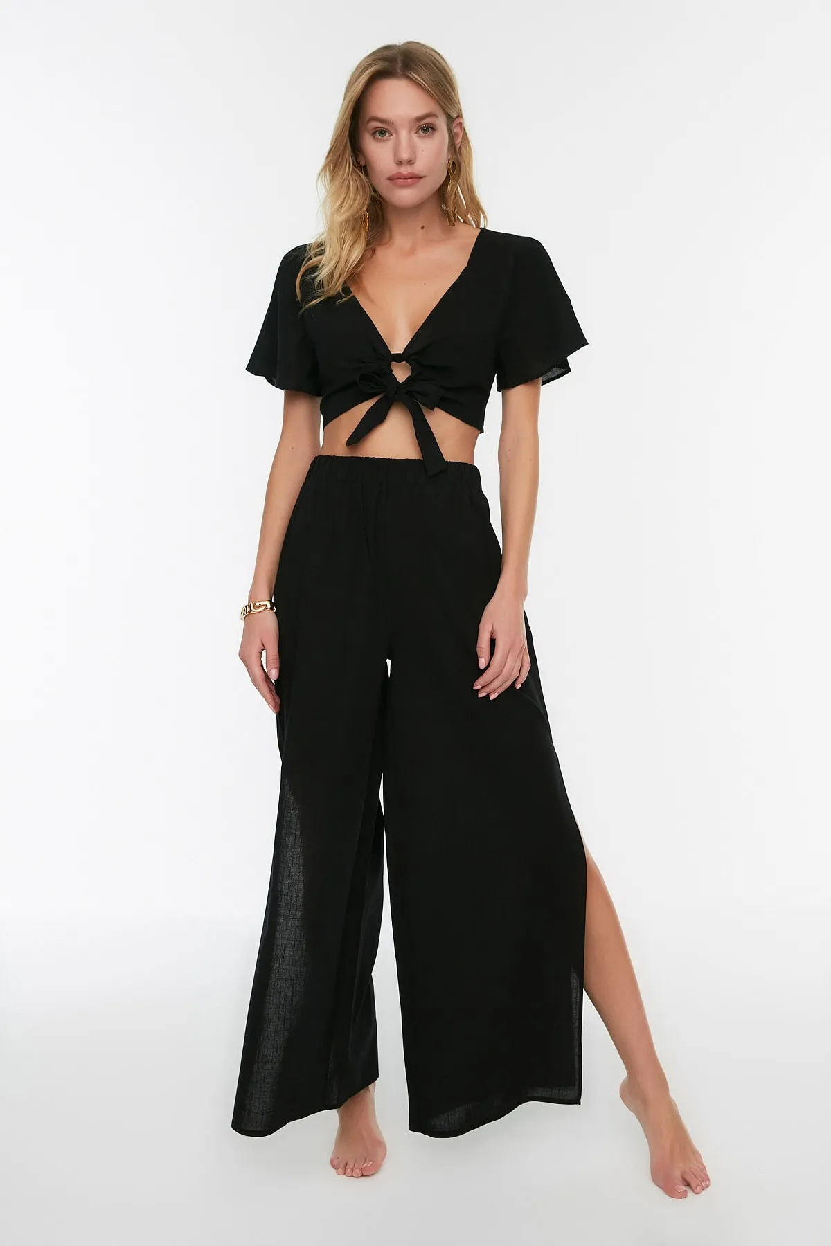 Trendyol Collection  Schwarze gewebte Hose aus 100 % Baumwolle TBESS21PL0493