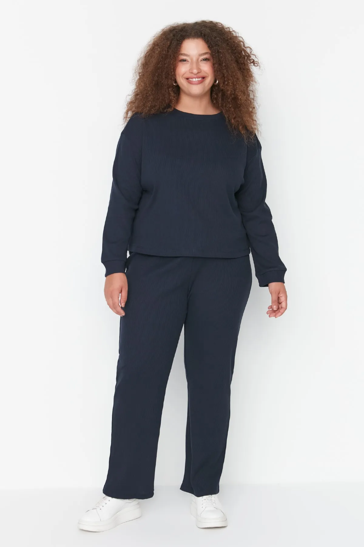 Trendyol Curve  Marineblaues Strick-Pyjama-Set mit Rundhalsausschnitt TBBAW23AI00002