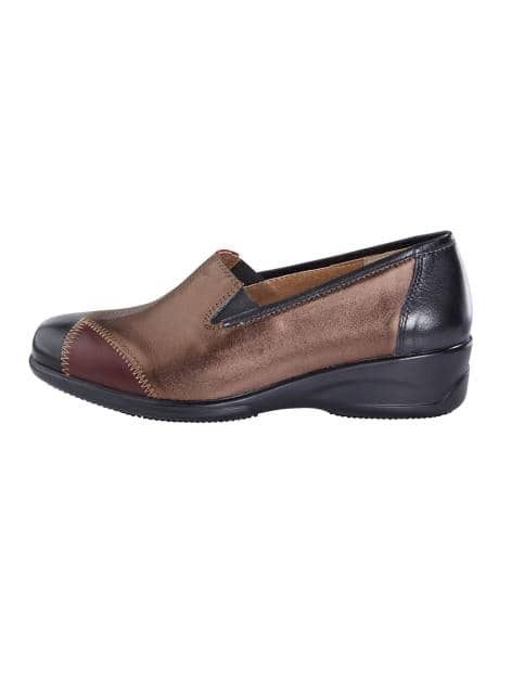 Slipper in harmonischer Farbkombination