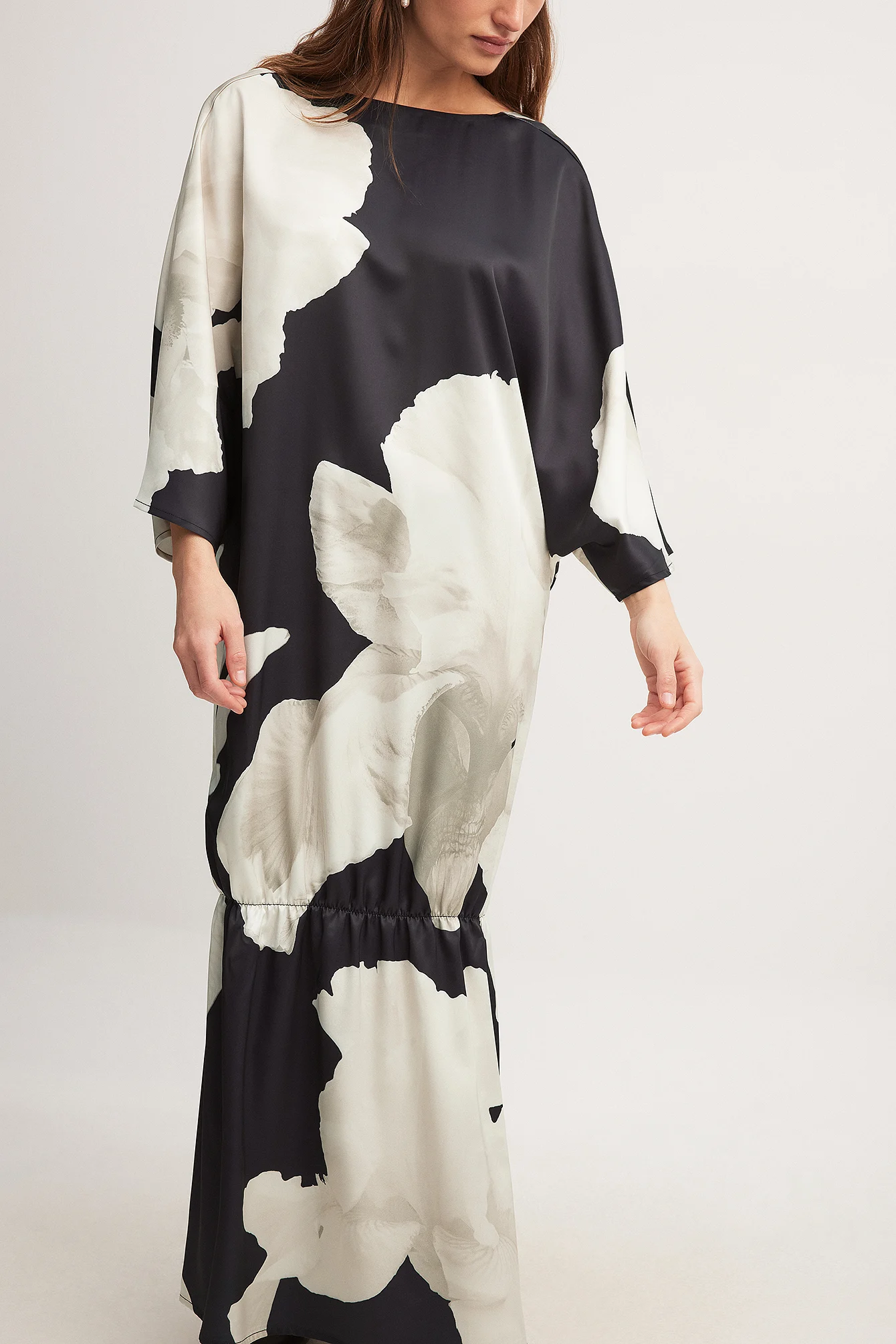Bedrucktes Midikleid mit offenem Rücken